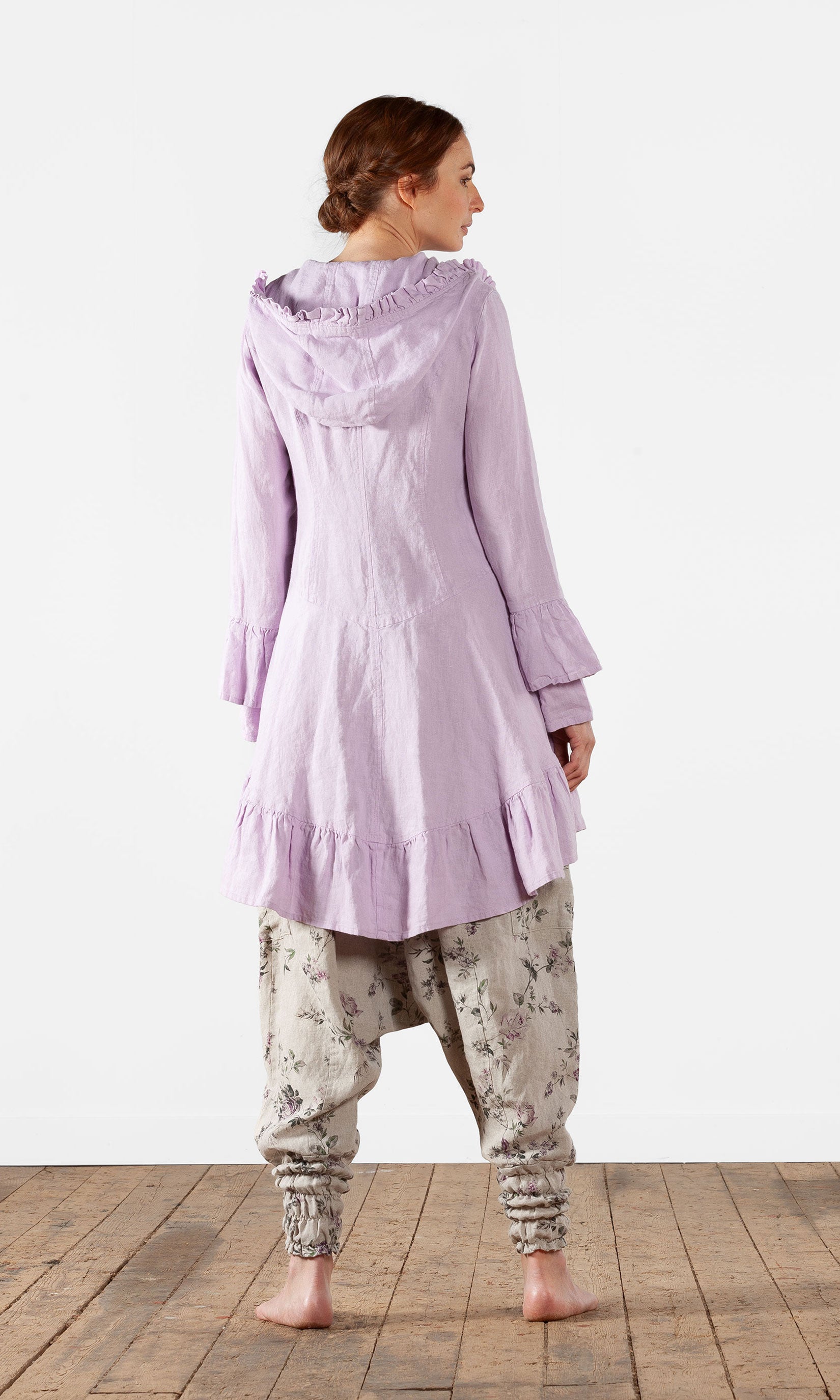 Linnejacka med volanger, figursydd modell