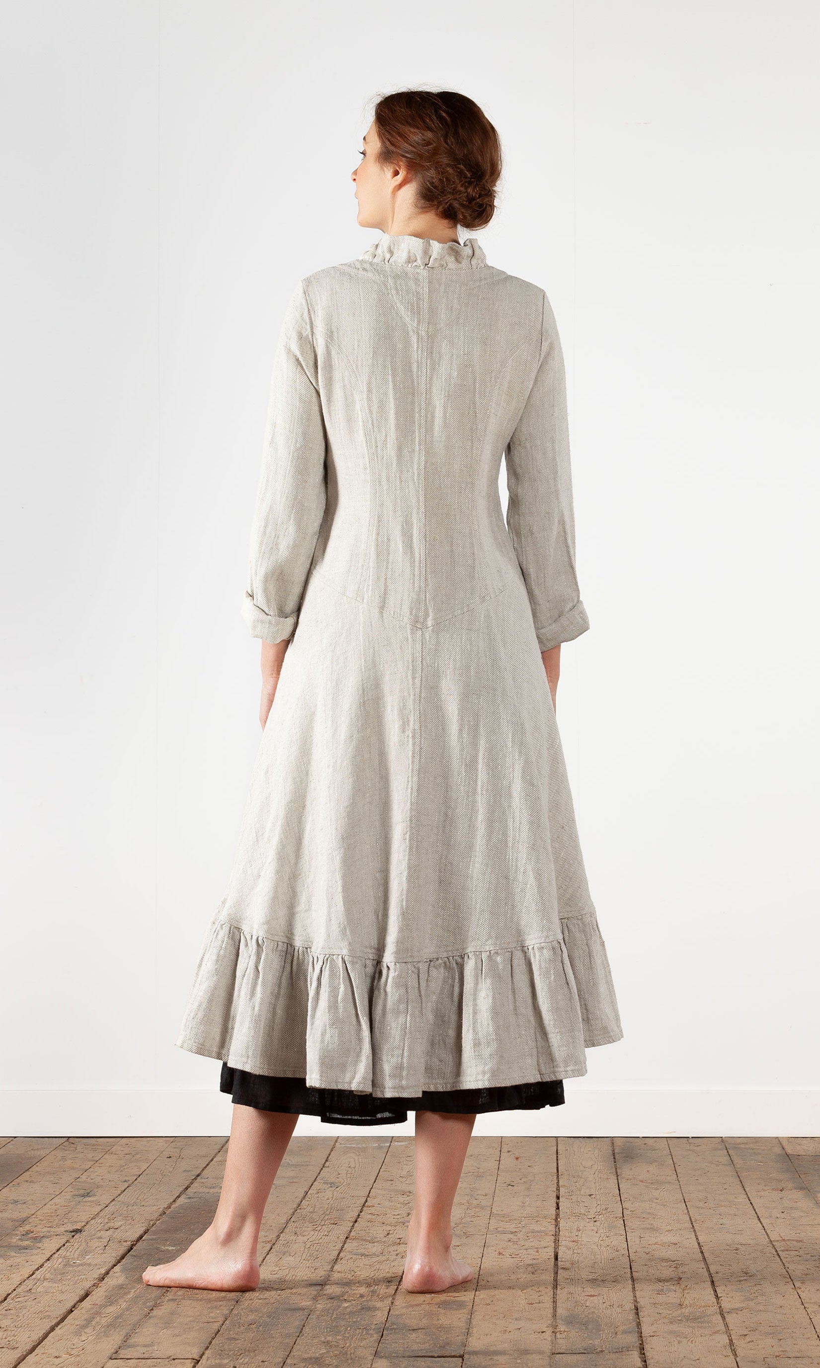 Linnerock med volang, v-ringad