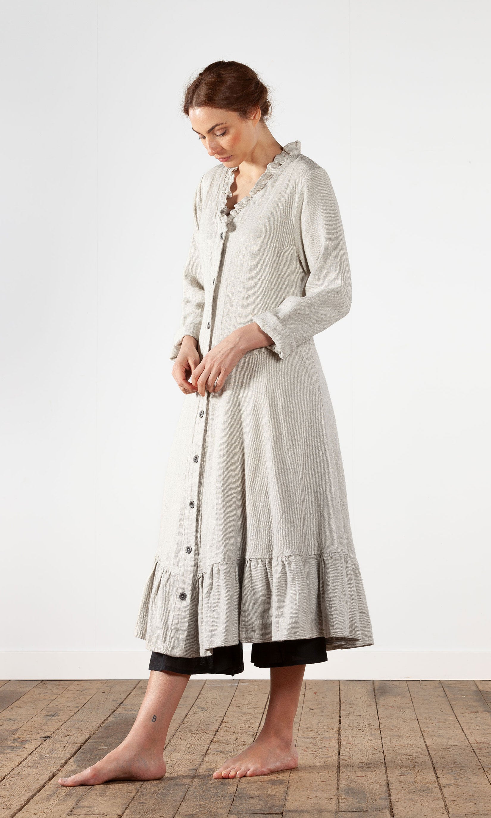 Linnerock med volang, v-ringad