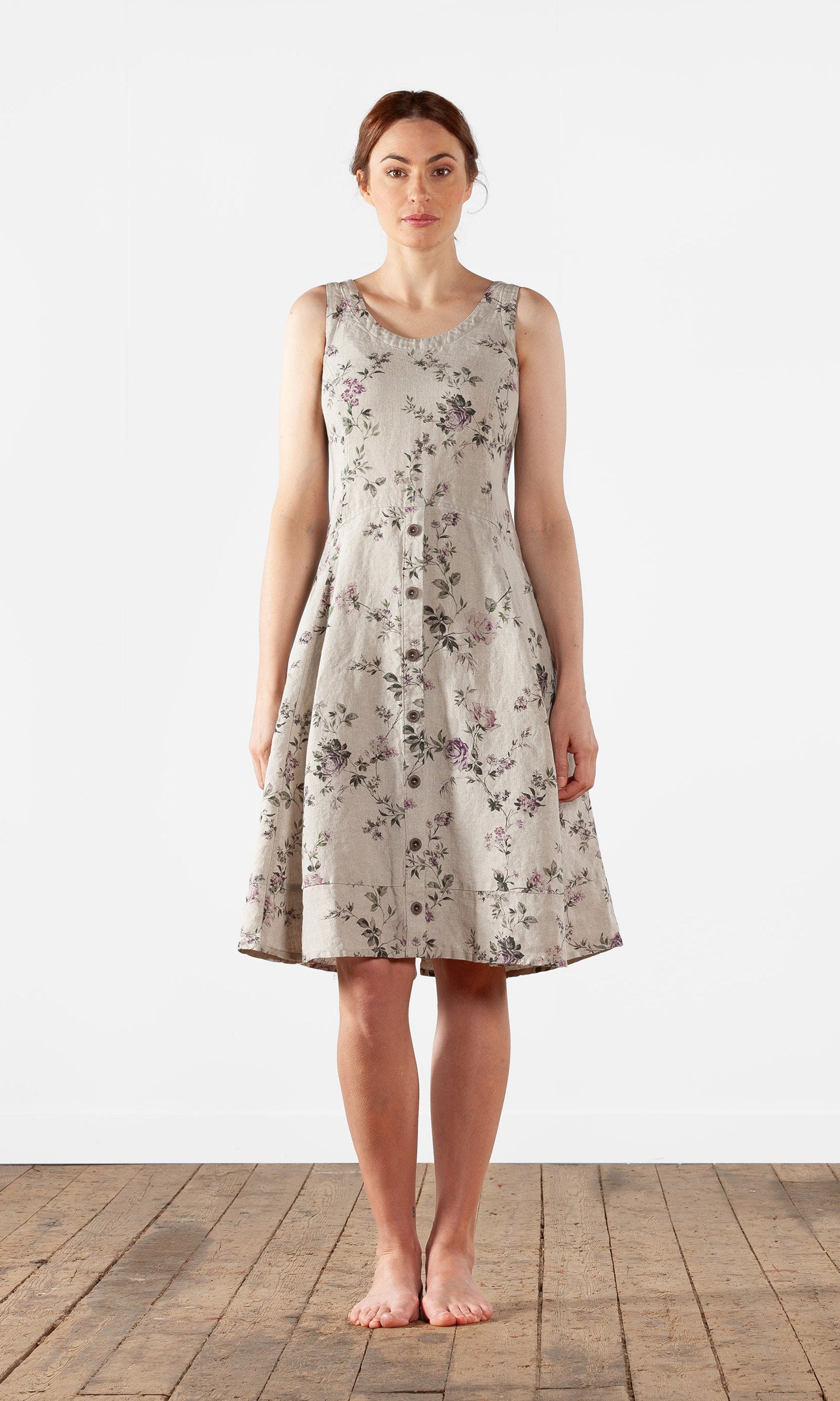 Kurzes ärmelloses Leinenkleid