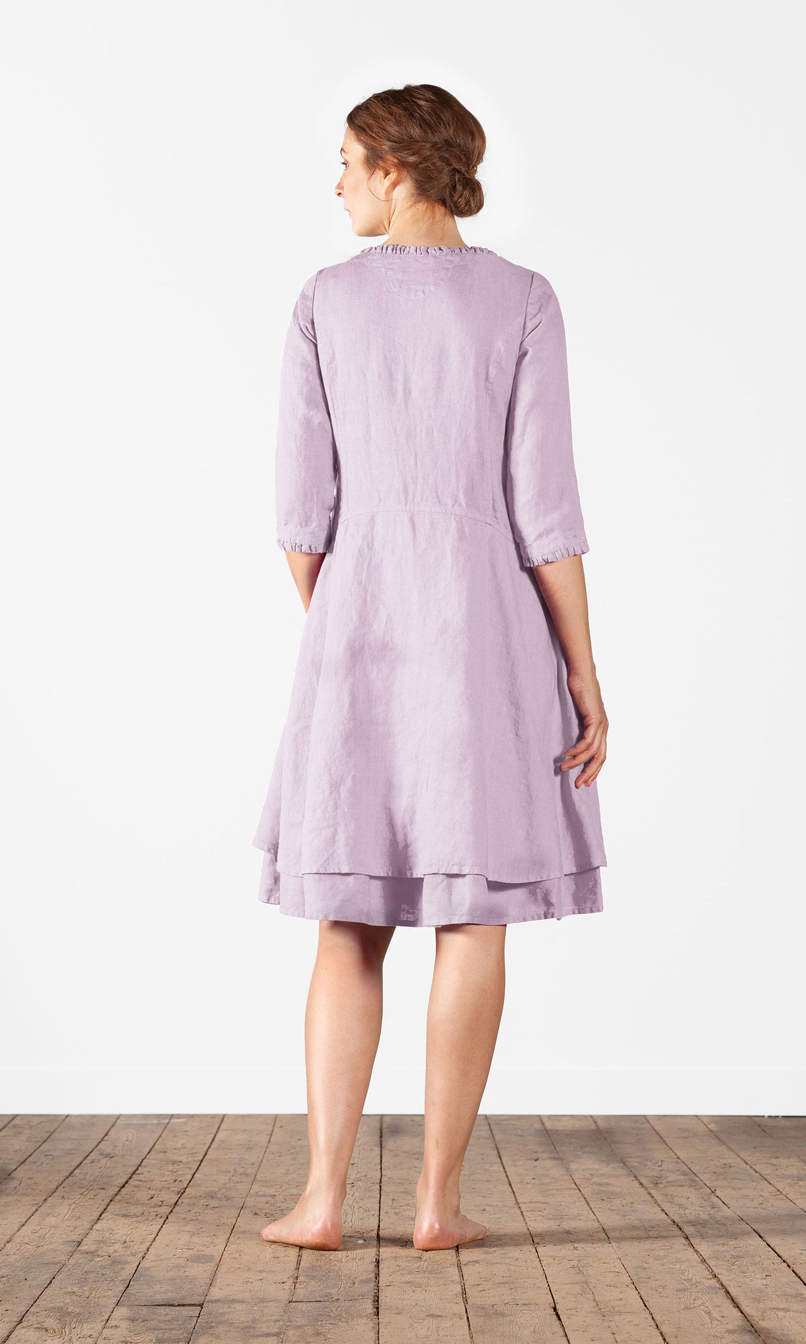 Tailliertes Leinenkleid mit 3/4-Ärmeln