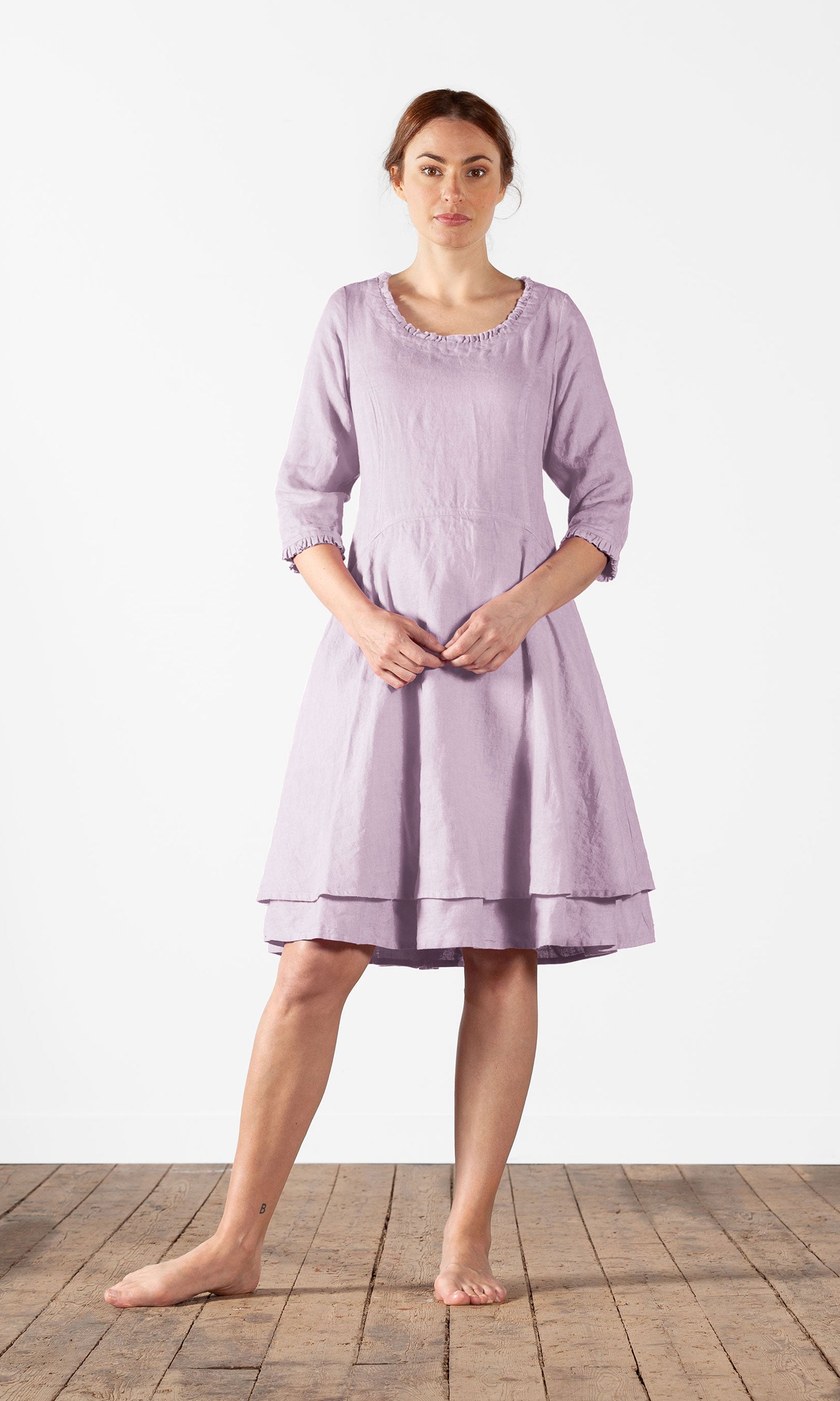 Tailliertes Leinenkleid mit 3/4-Ärmeln