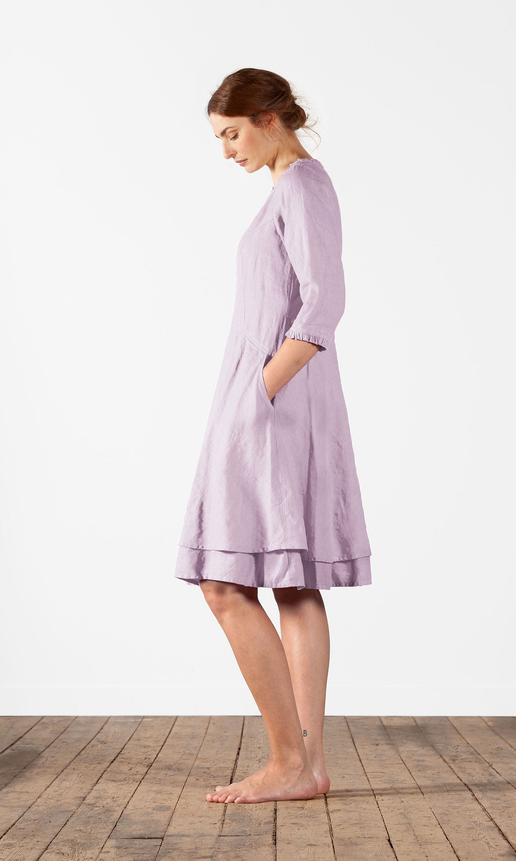 Tailliertes Leinenkleid mit 3/4-Ärmeln