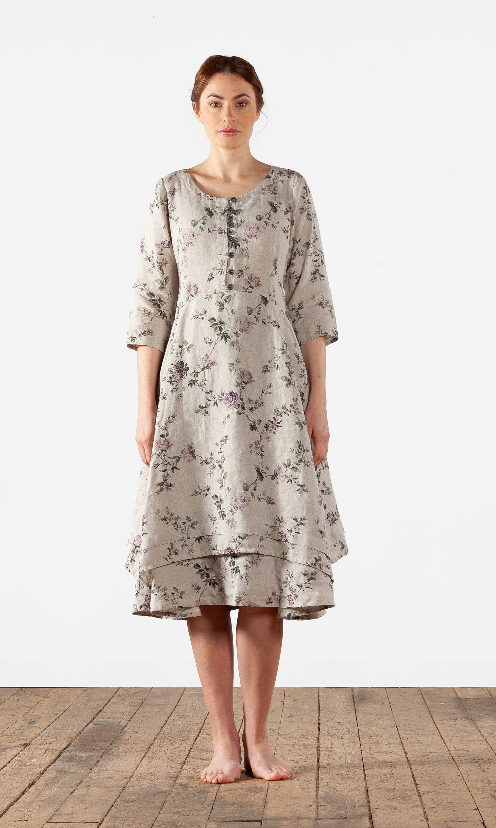 Figurbetontes Leinenkleid mit Knöpfen