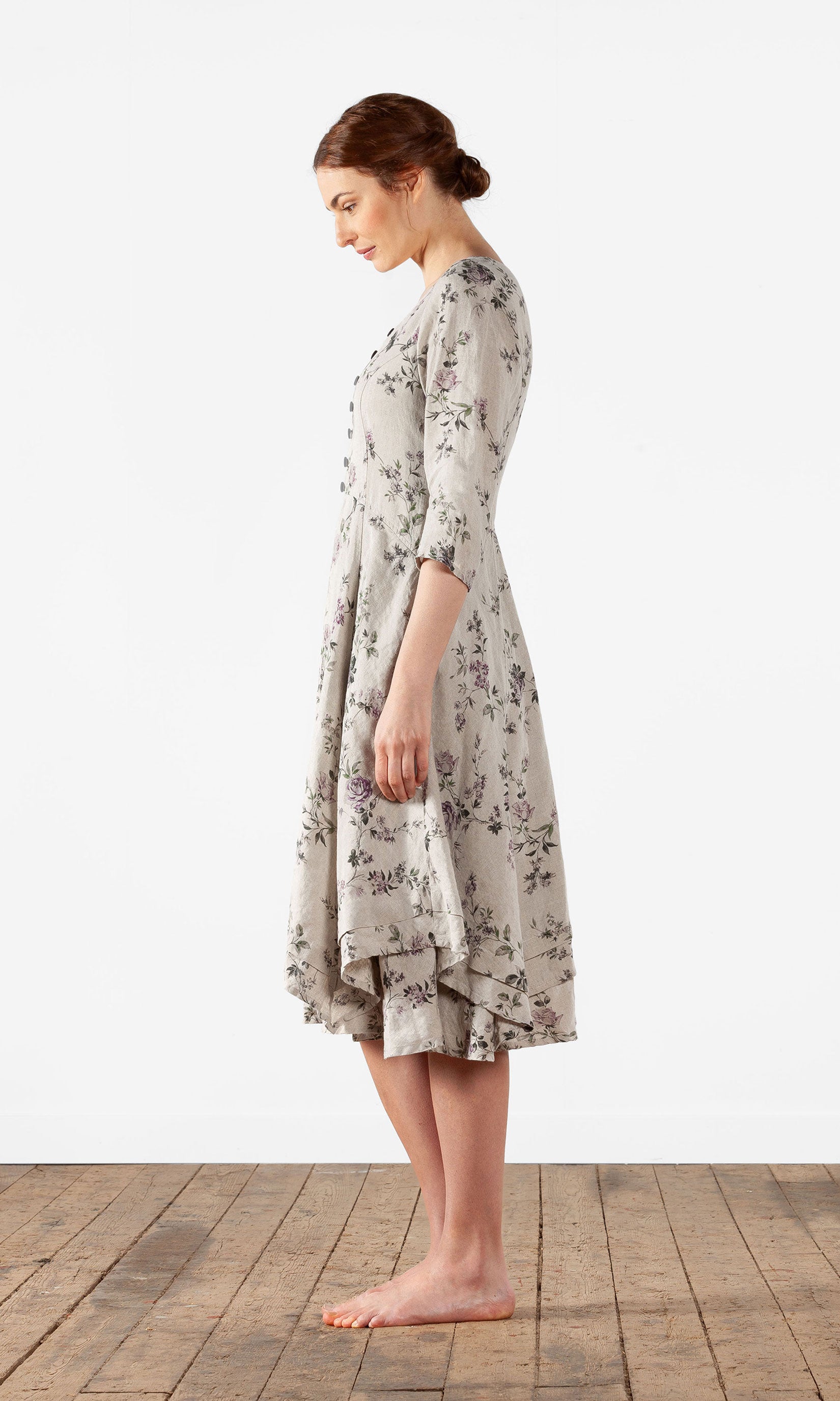 Figurbetontes Leinenkleid mit Knöpfen