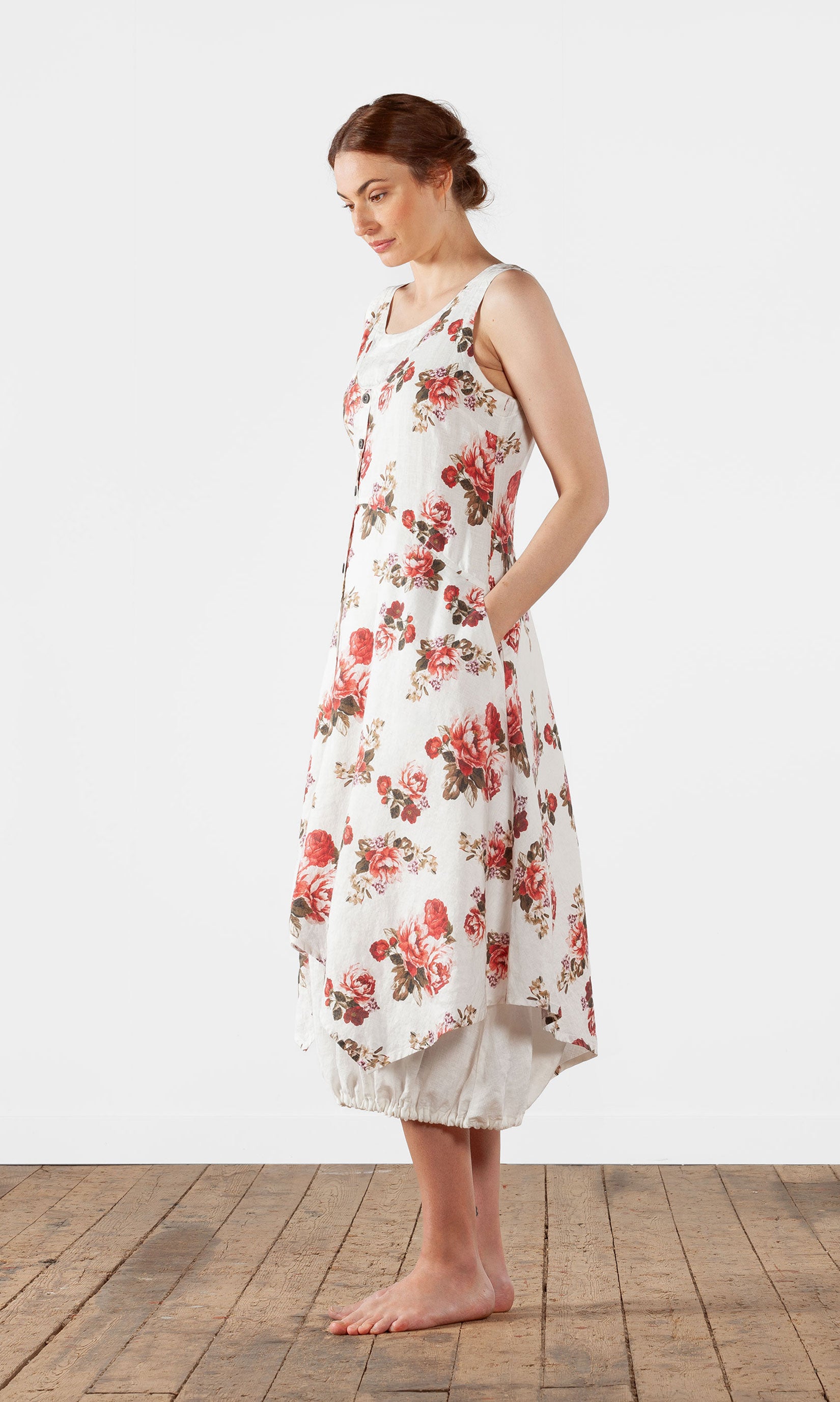 Langes ärmelloses Leinenkleid auf Lager