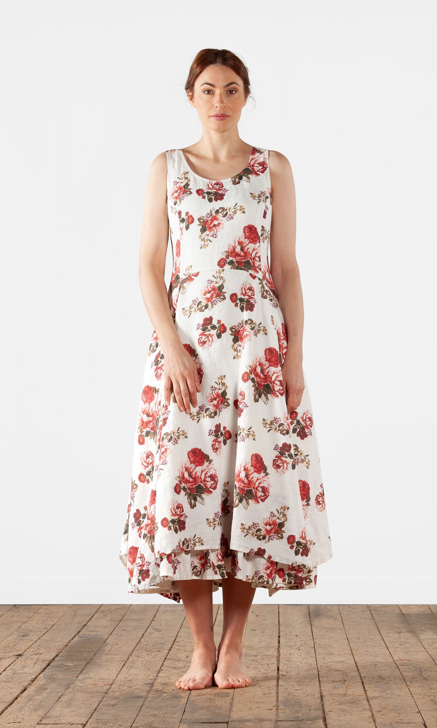 Figurbetontes, langes, ärmelloses Leinenkleid