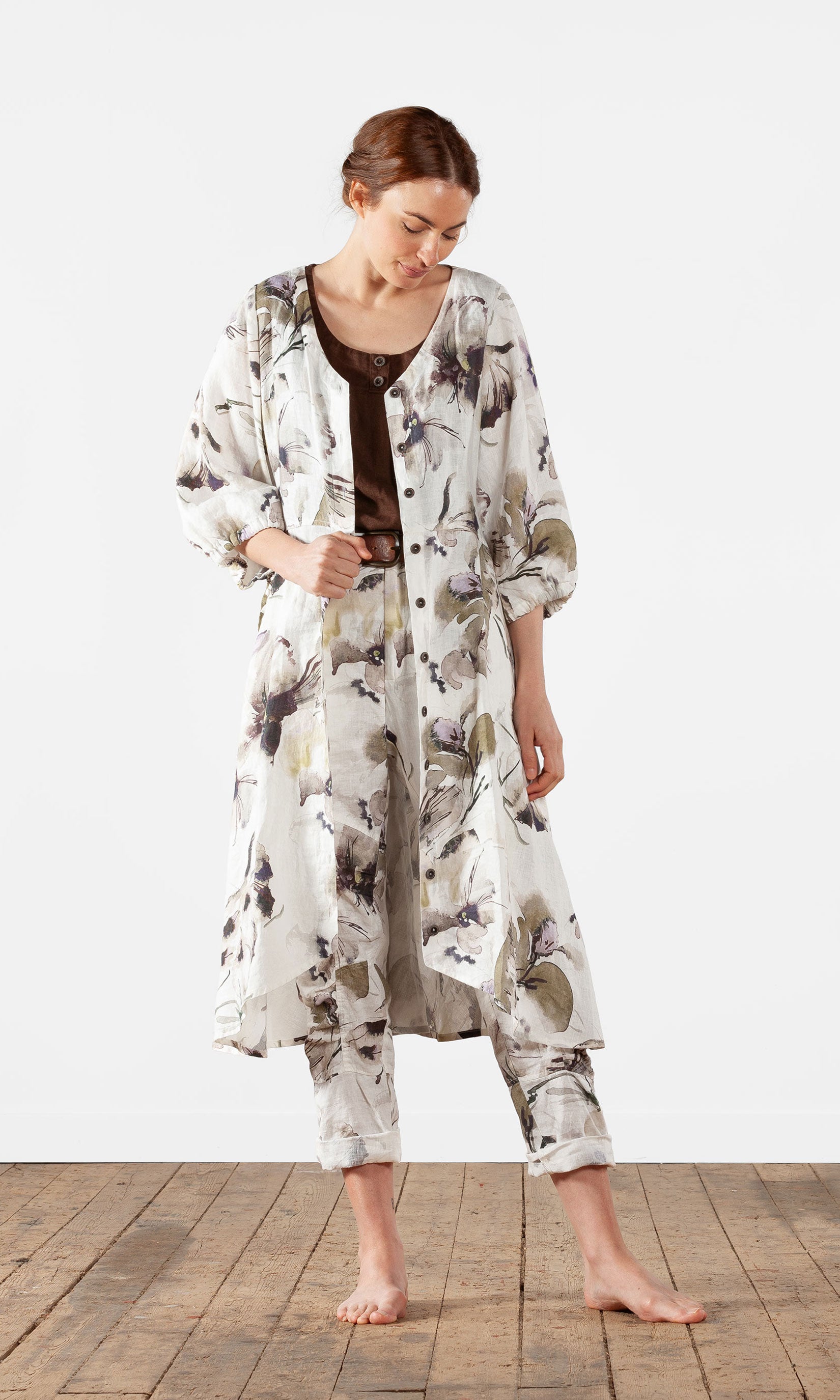 Durchgehend geknöpftes Leinenkleid mit V-Ausschnitt