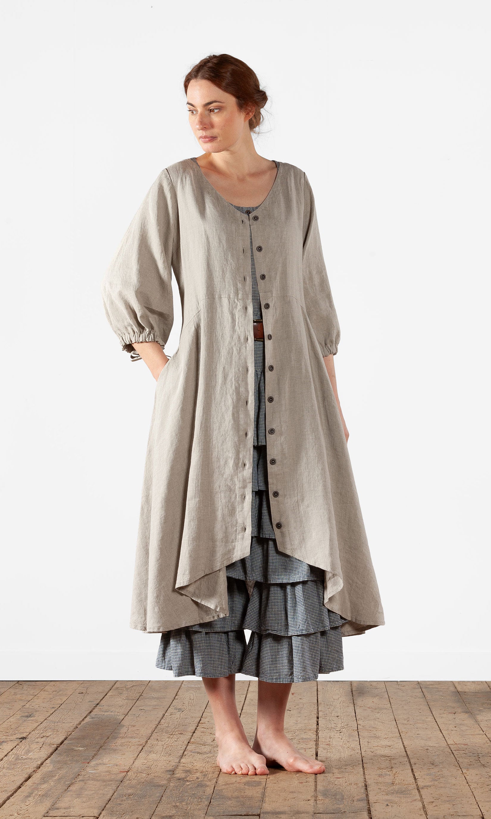 Full buttoned V-neck dress in linen