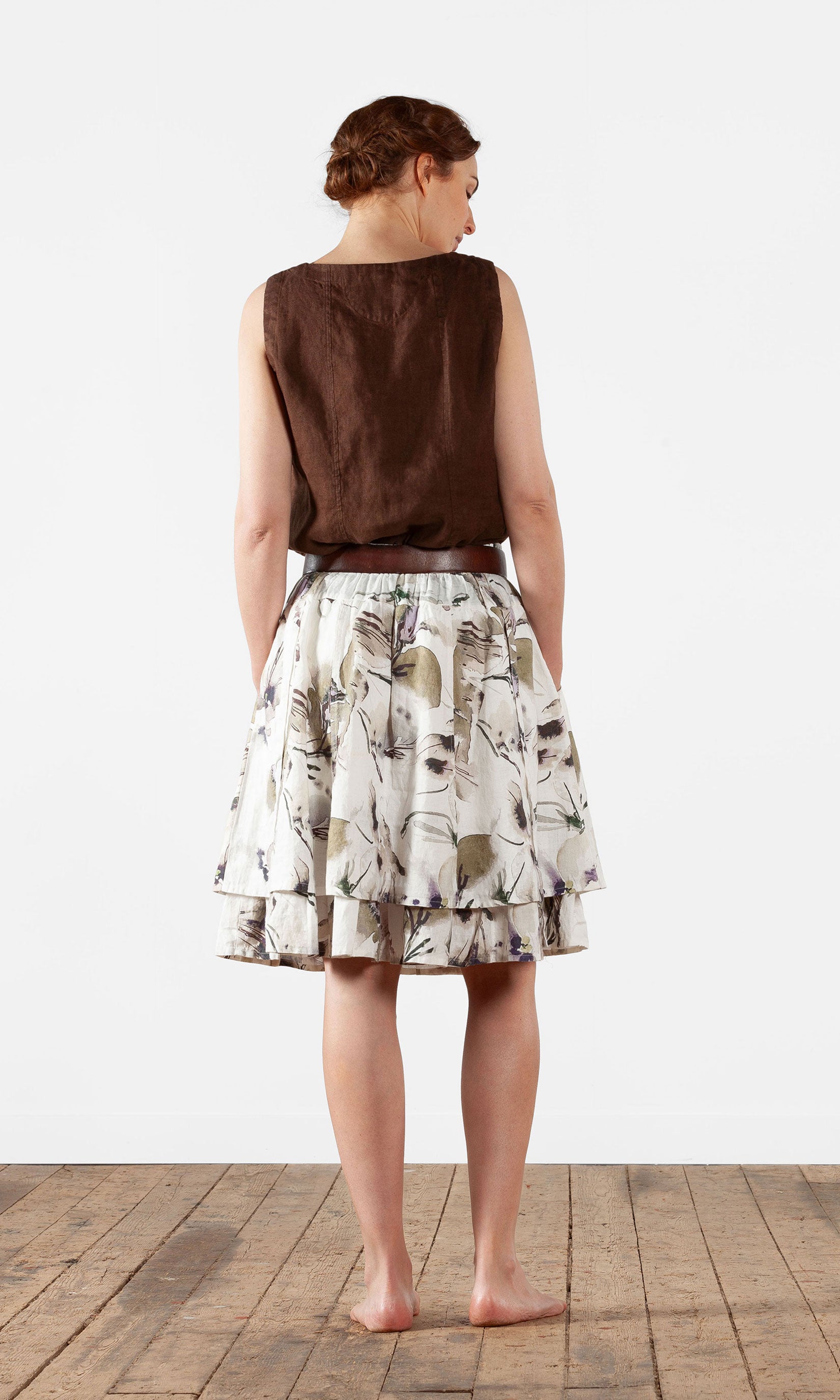 Kurzer Leinenrock mit Rüsche