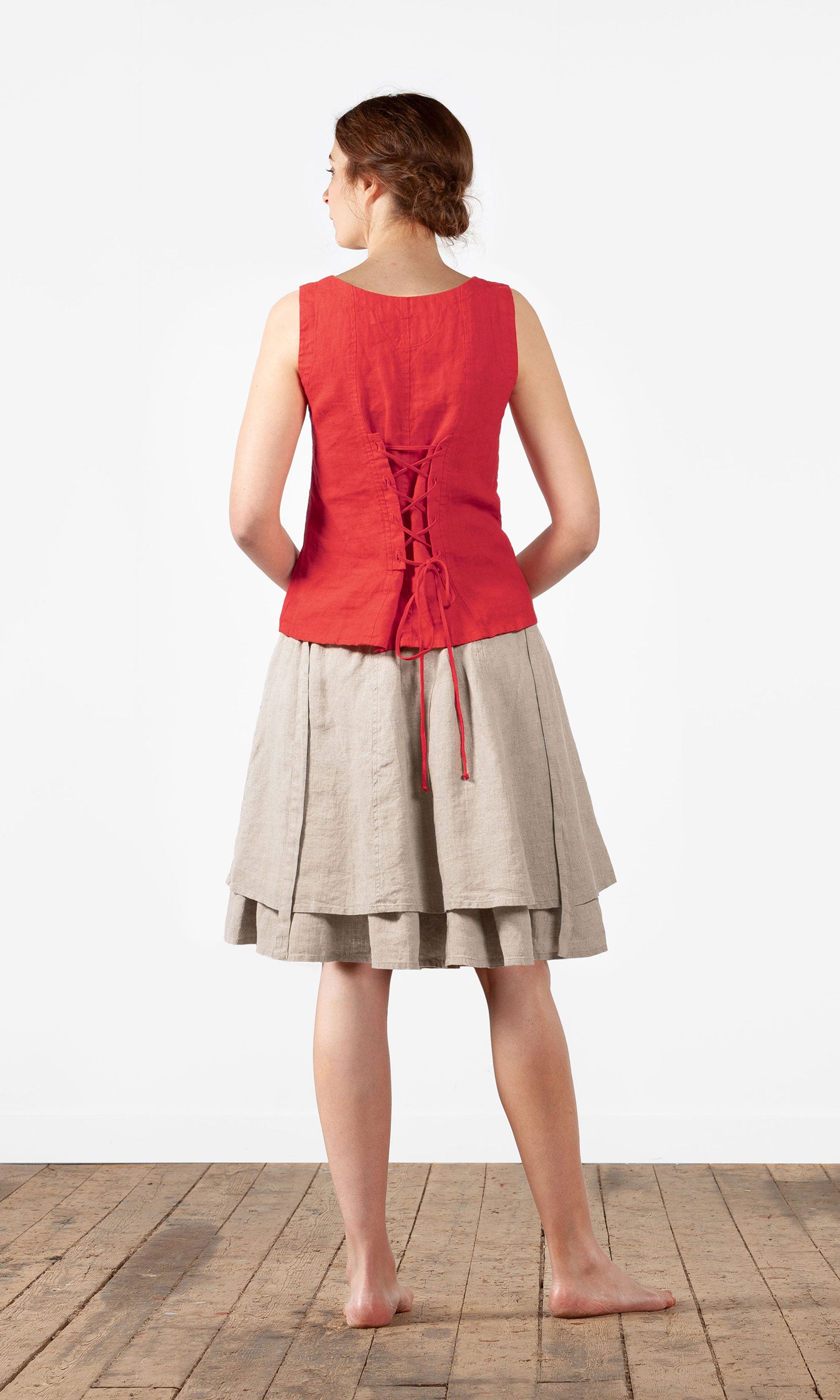 Short linen skirt with ruffle