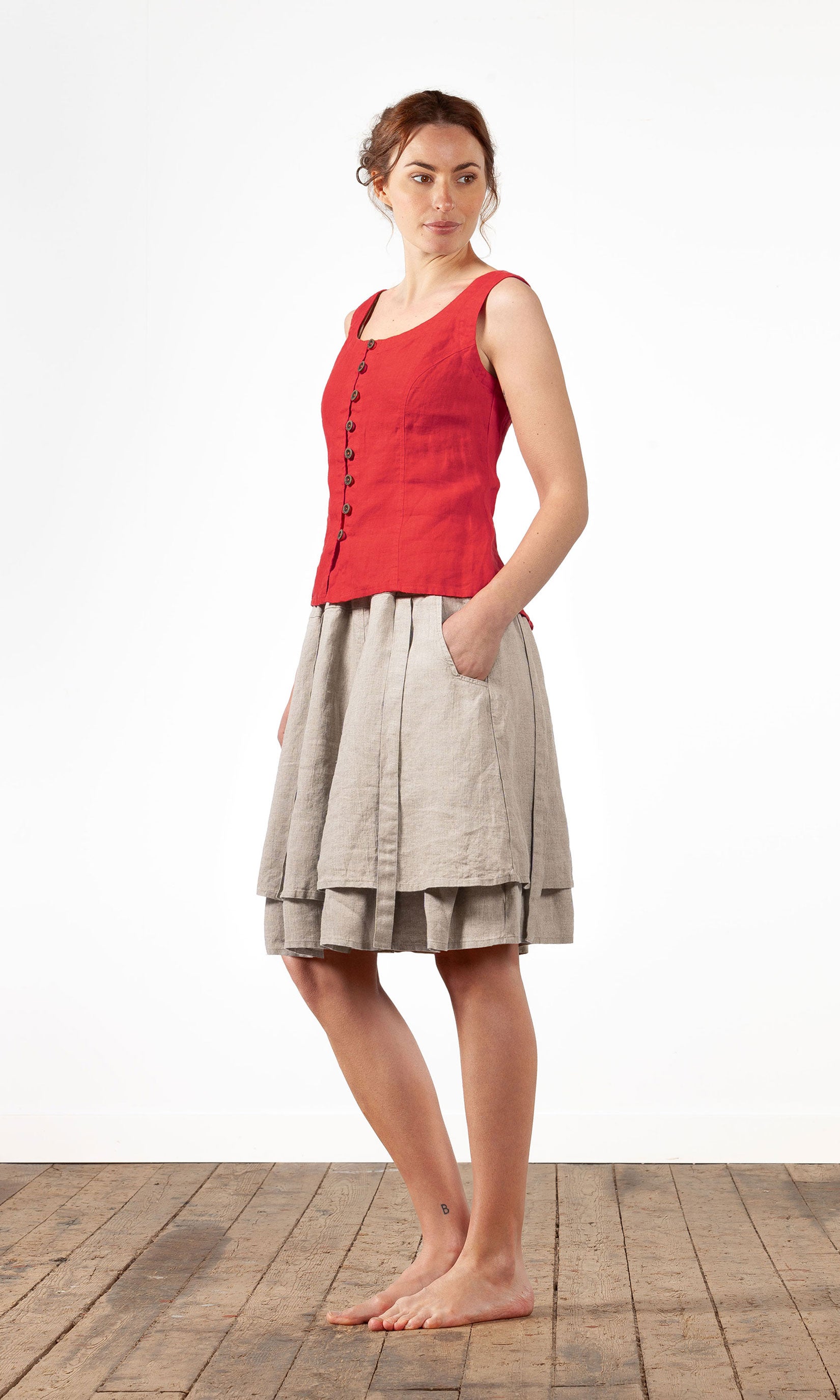 Short linen skirt with ruffle