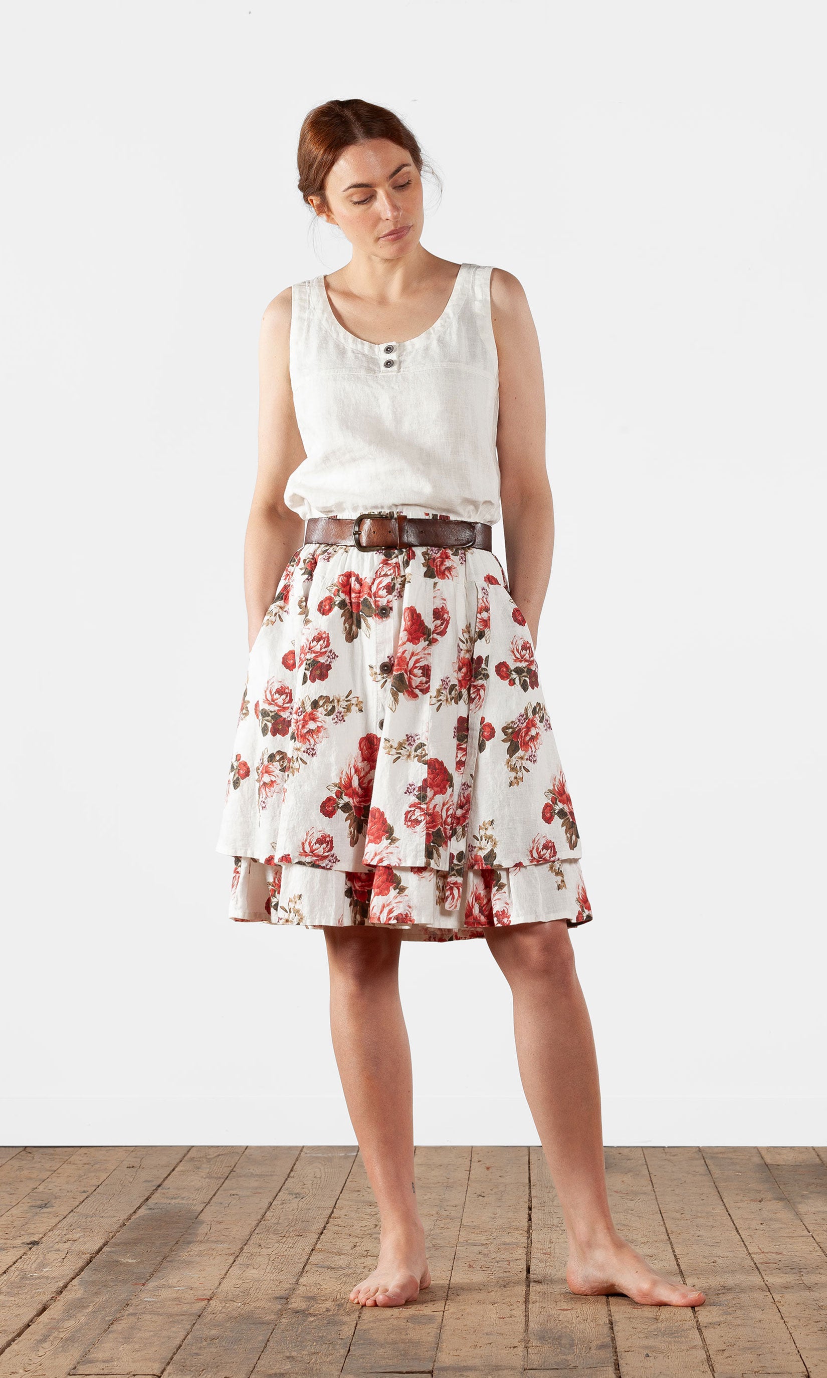 Kurzer Leinenrock mit Rüsche