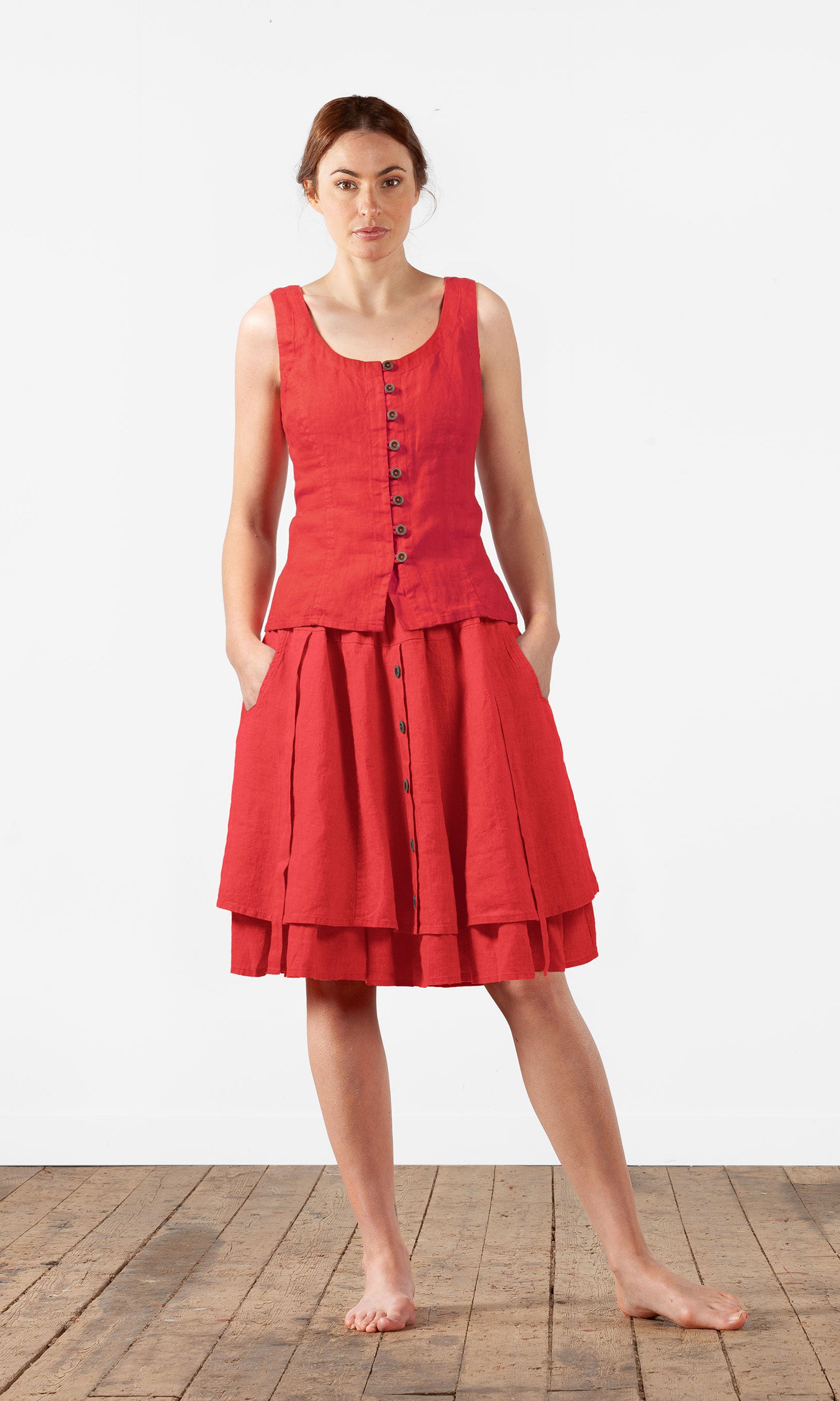 Kurzer Leinenrock mit Rüsche