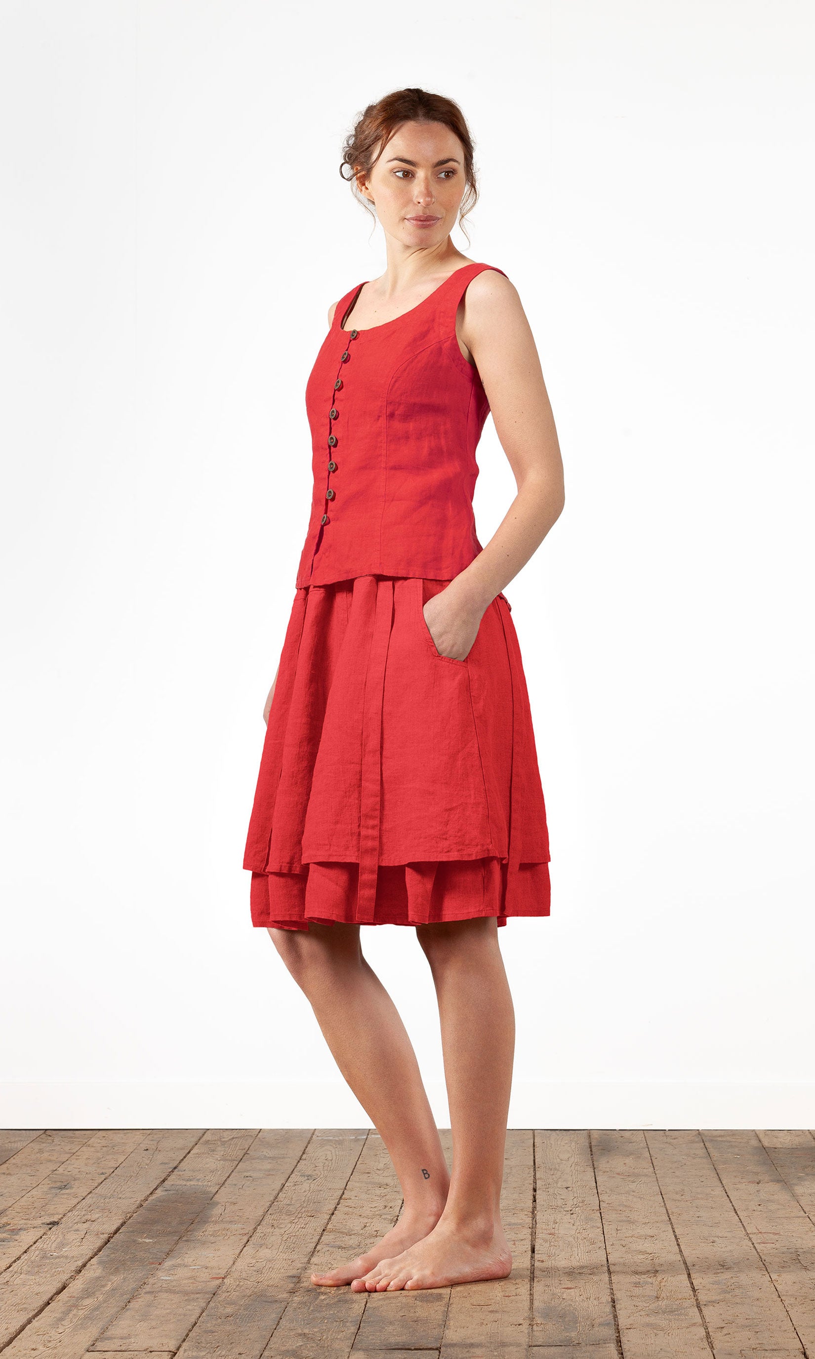 Kurzer Leinenrock mit Rüsche