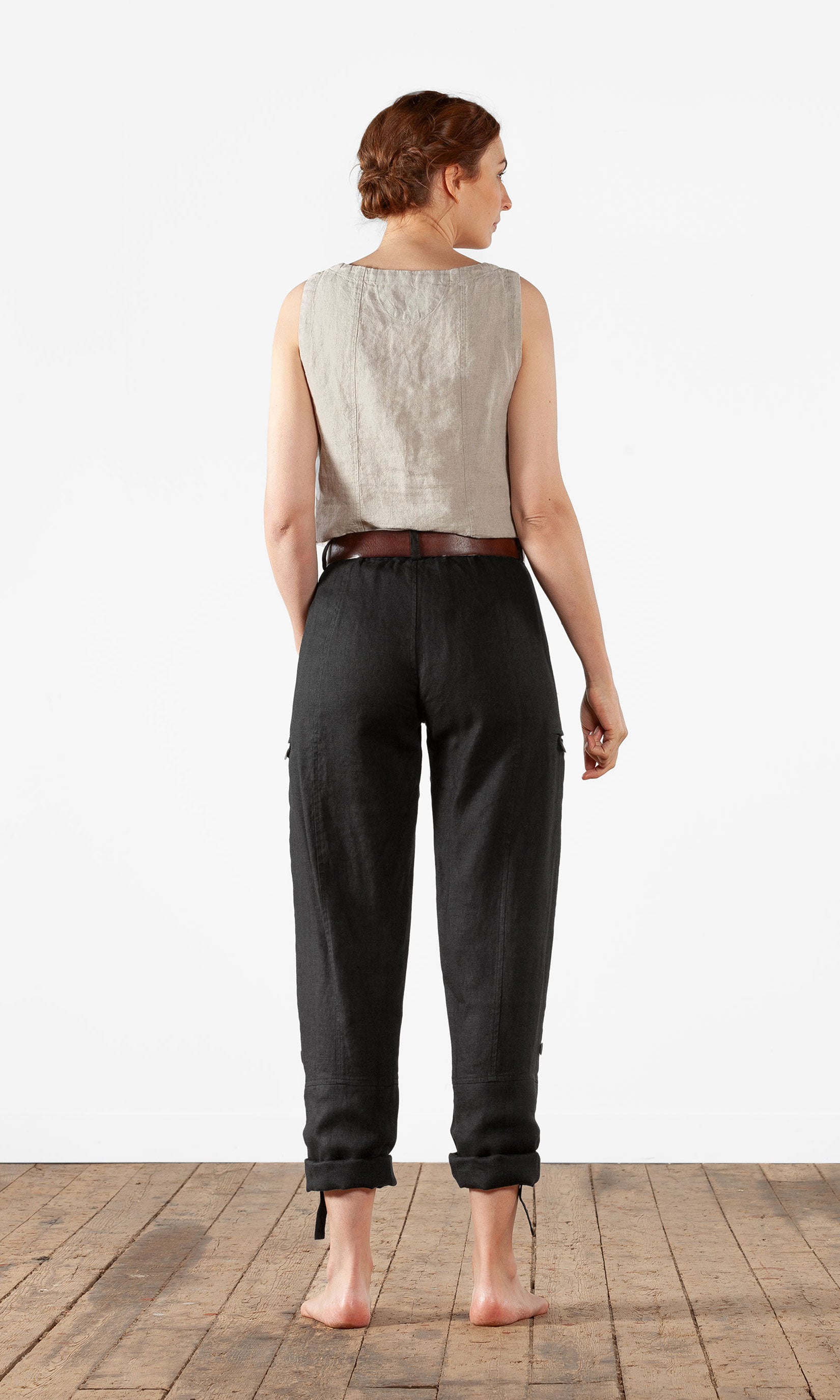Linen trousers with many pockets