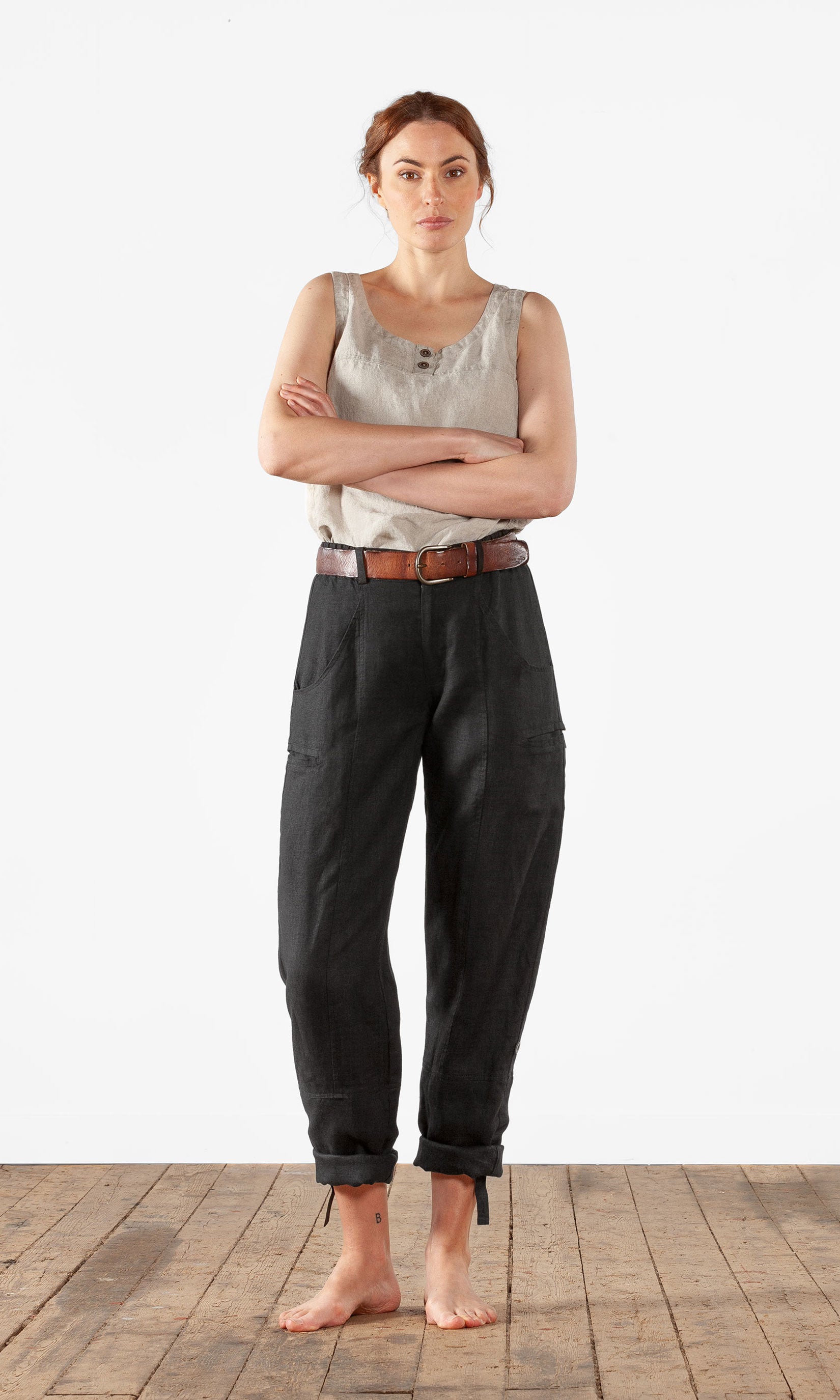 Linen trousers with many pockets