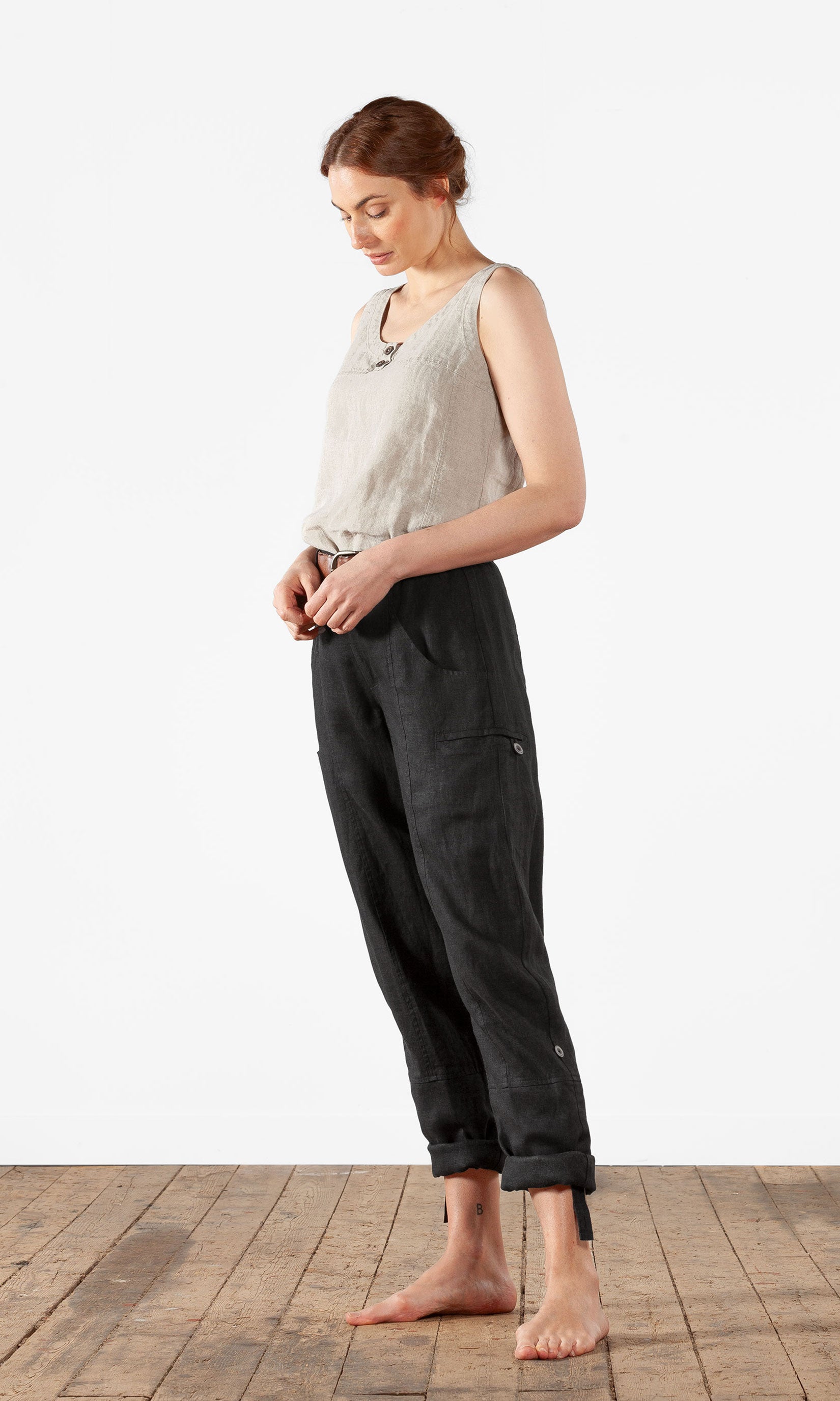 Linnebyxa med många fickor