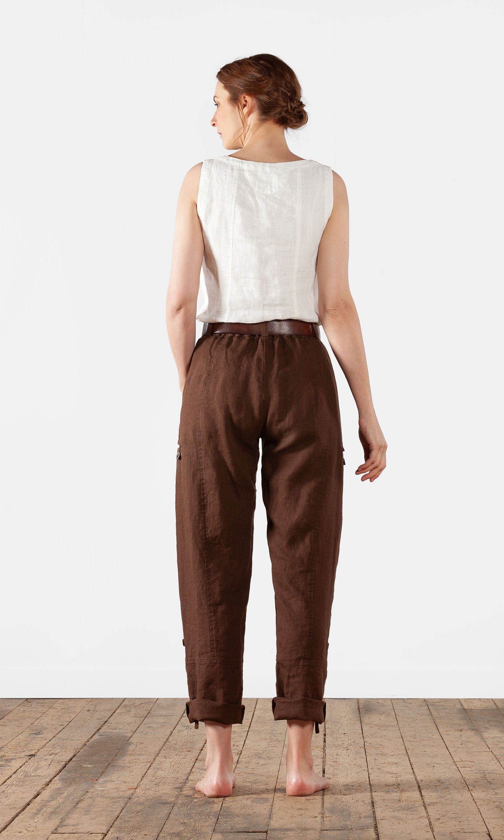 Linnebyxa med många fickor