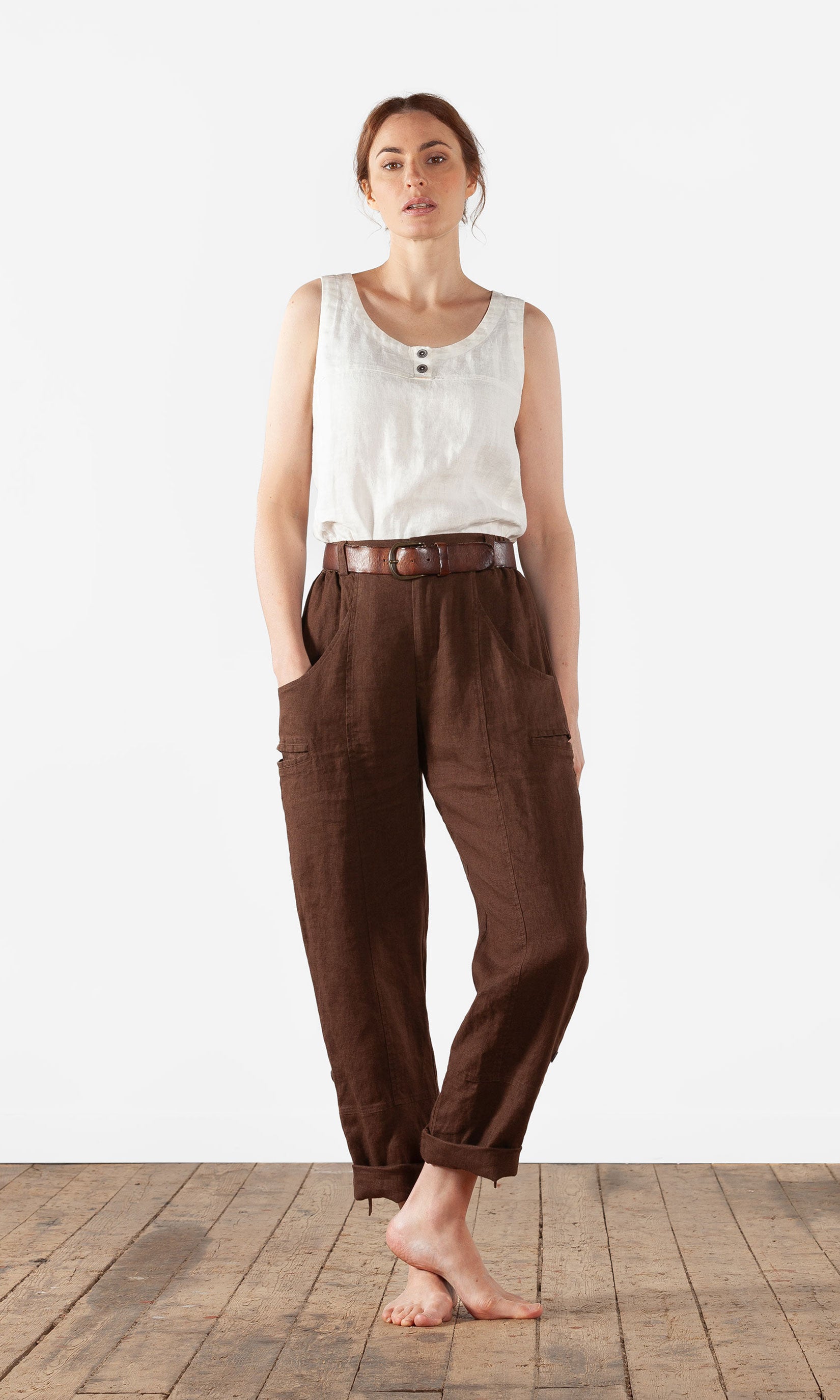 Linen trousers with many pockets