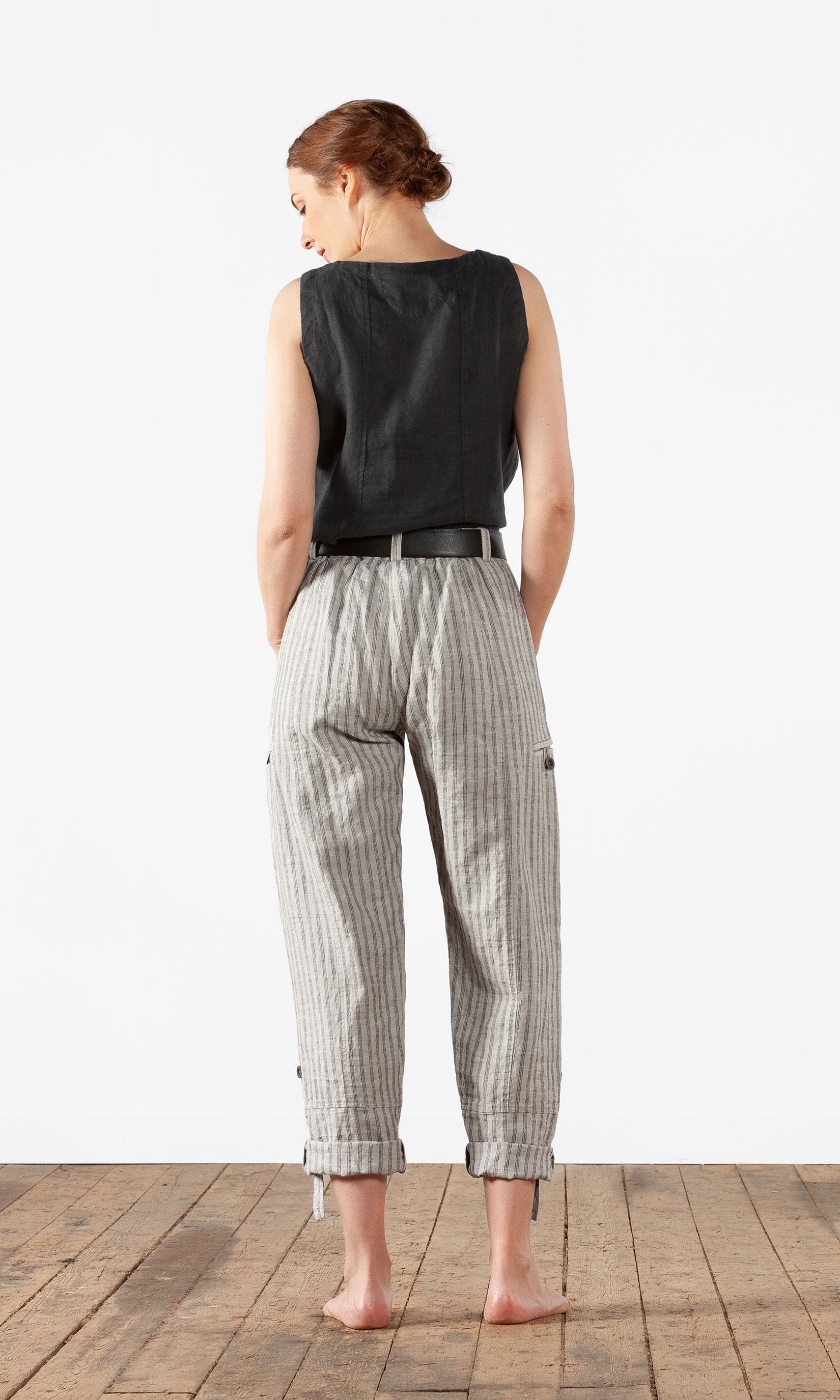 Linen trousers with many pockets
