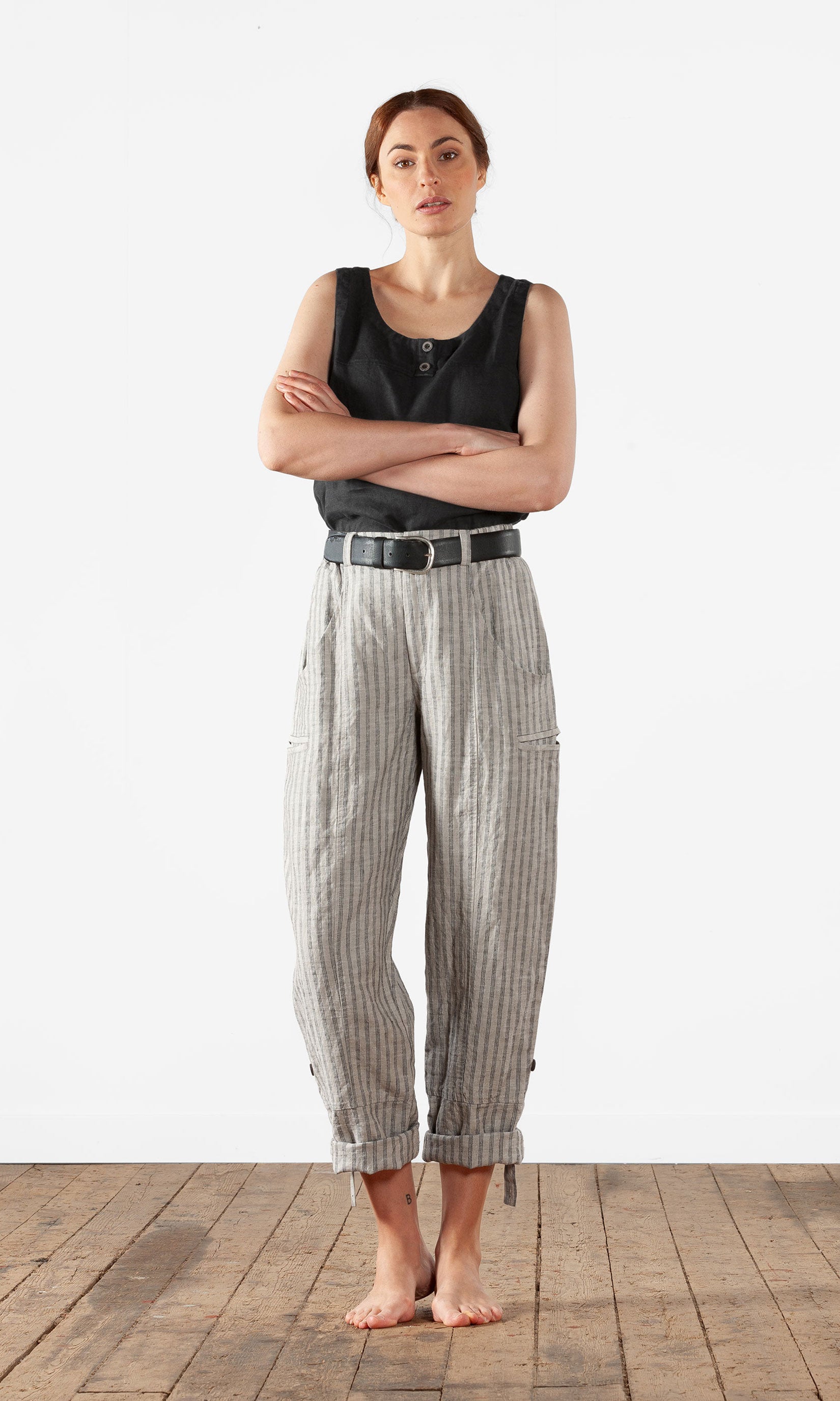 Linen trousers with many pockets