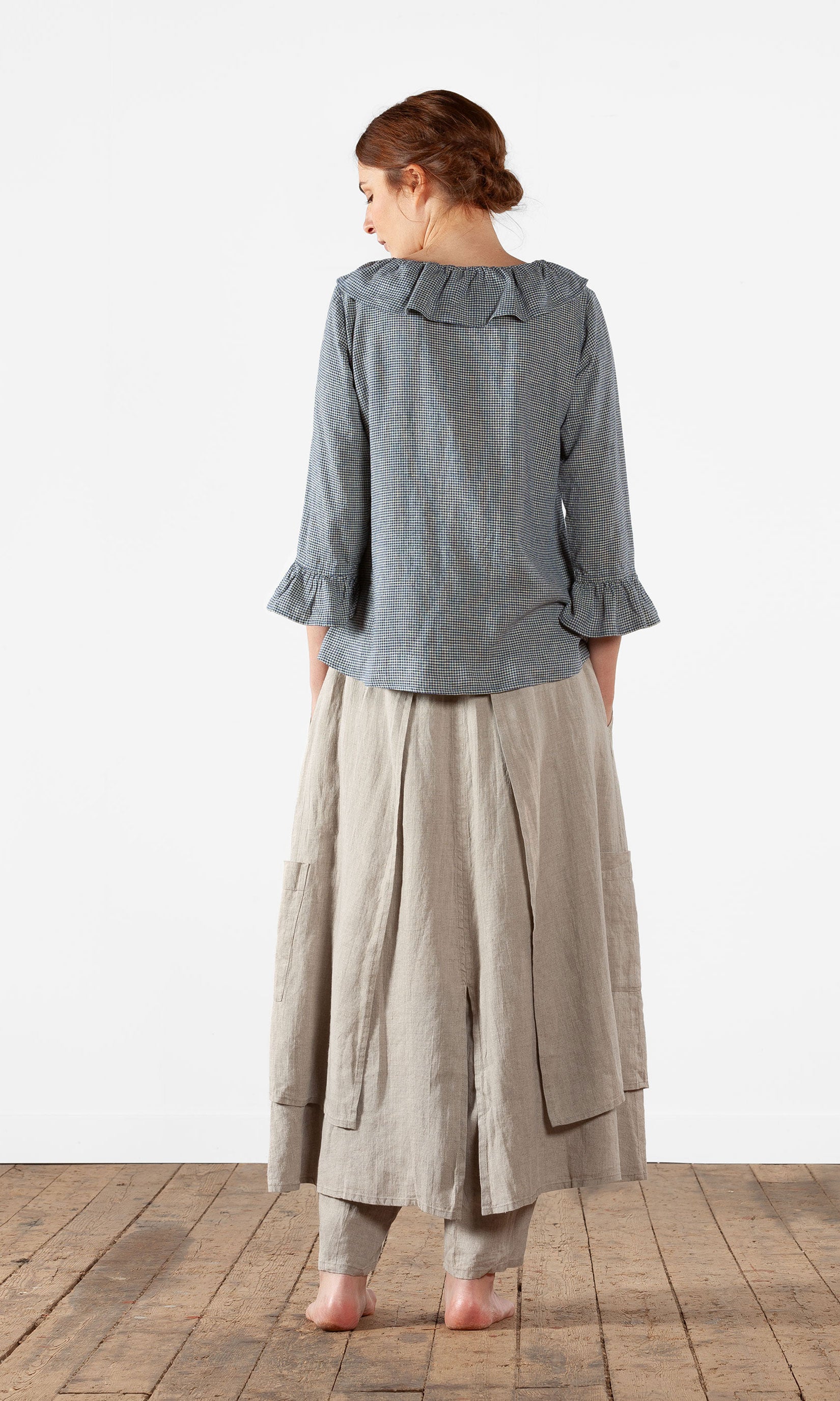 Linneblus med volanger, rak modell i hampamix