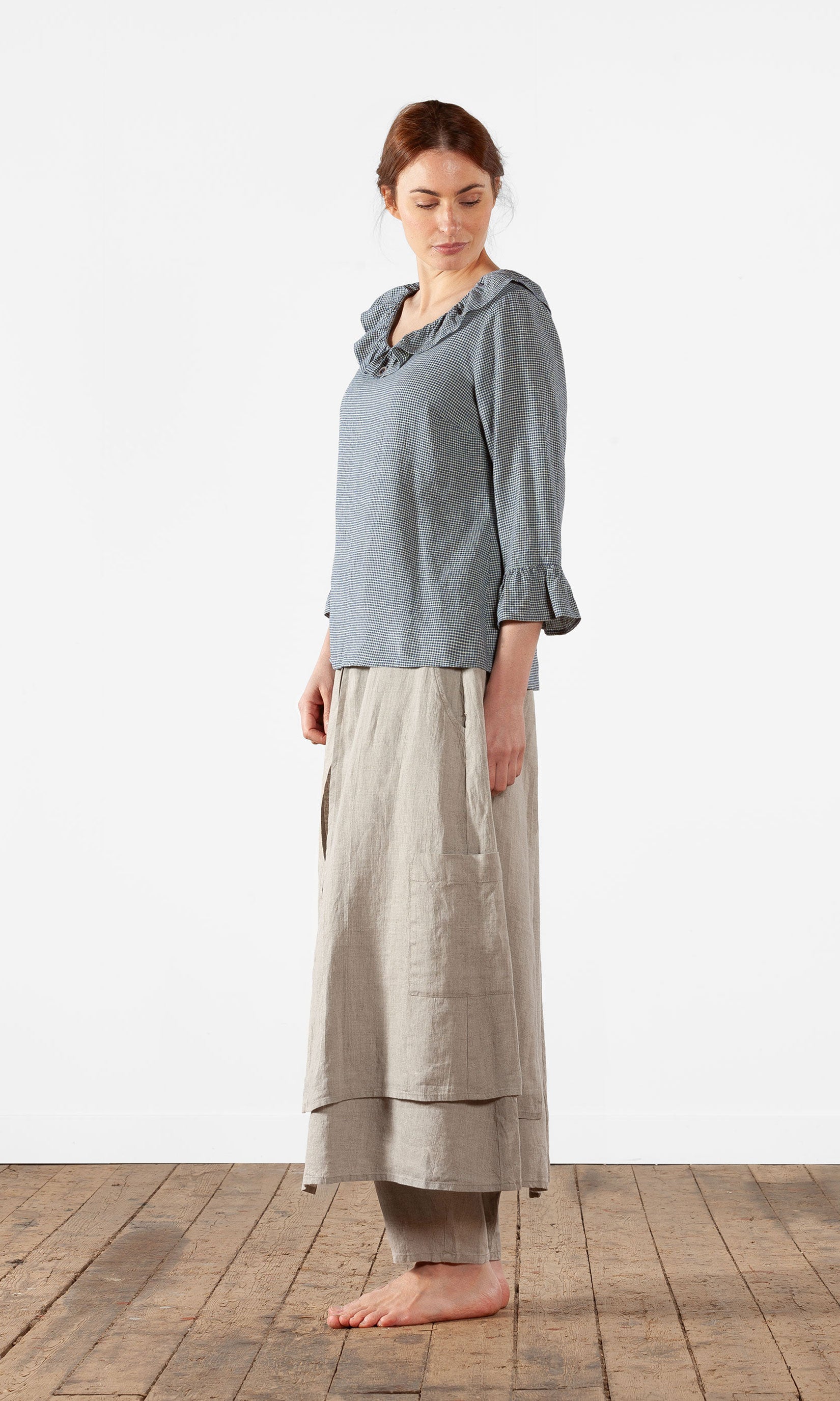 Linneblus med volanger, rak modell i hampamix