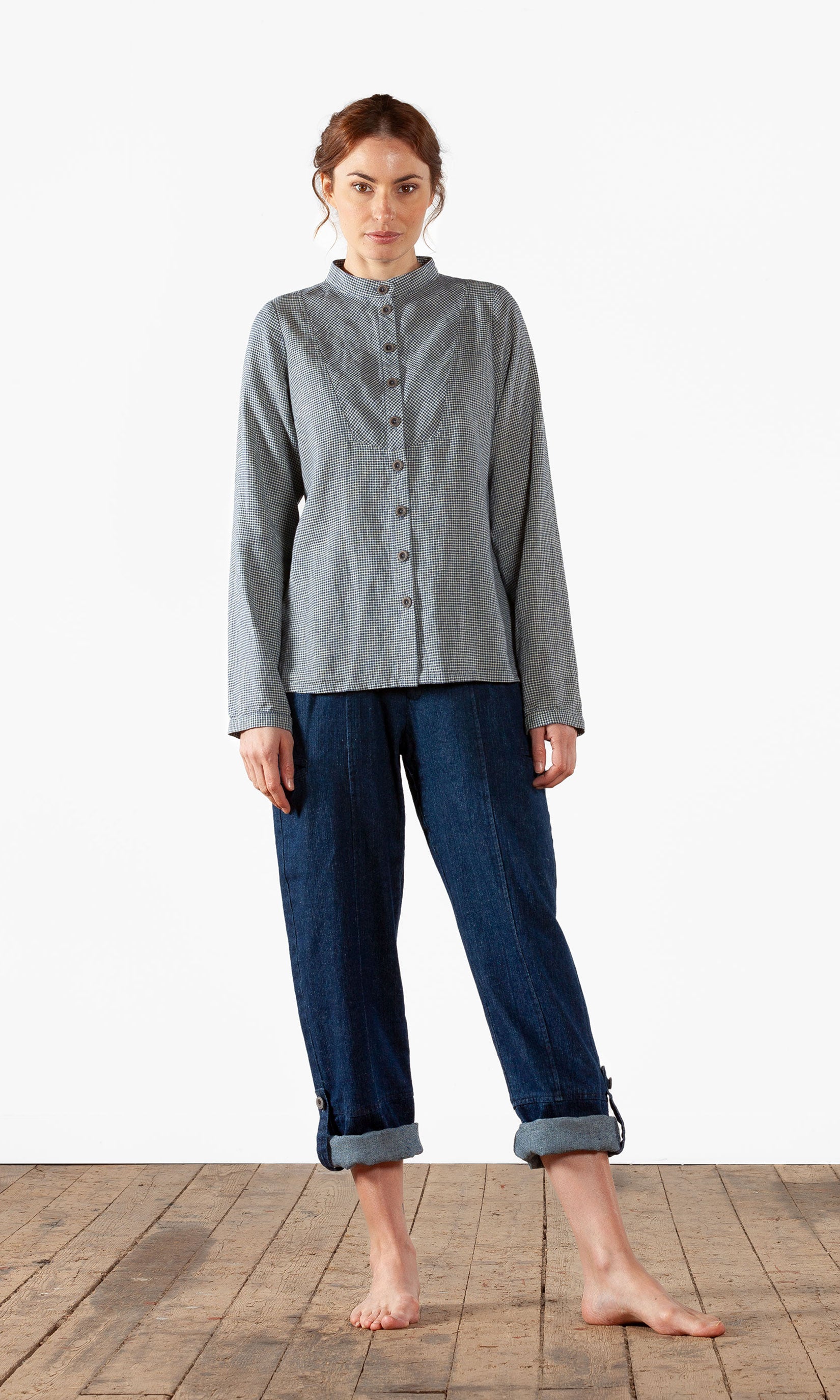Shirt with ribbon collar in hemp blend