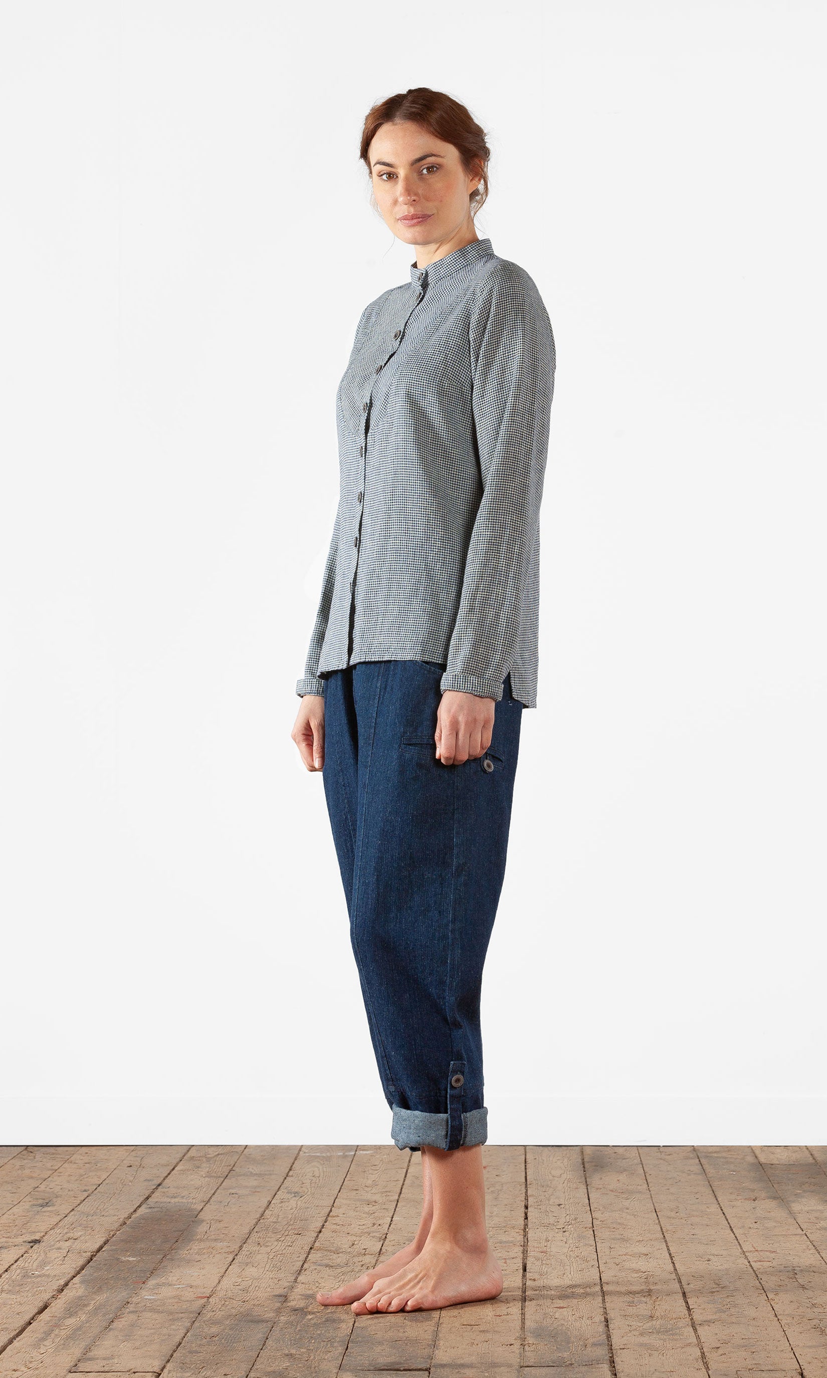 Shirt with ribbon collar in hemp blend