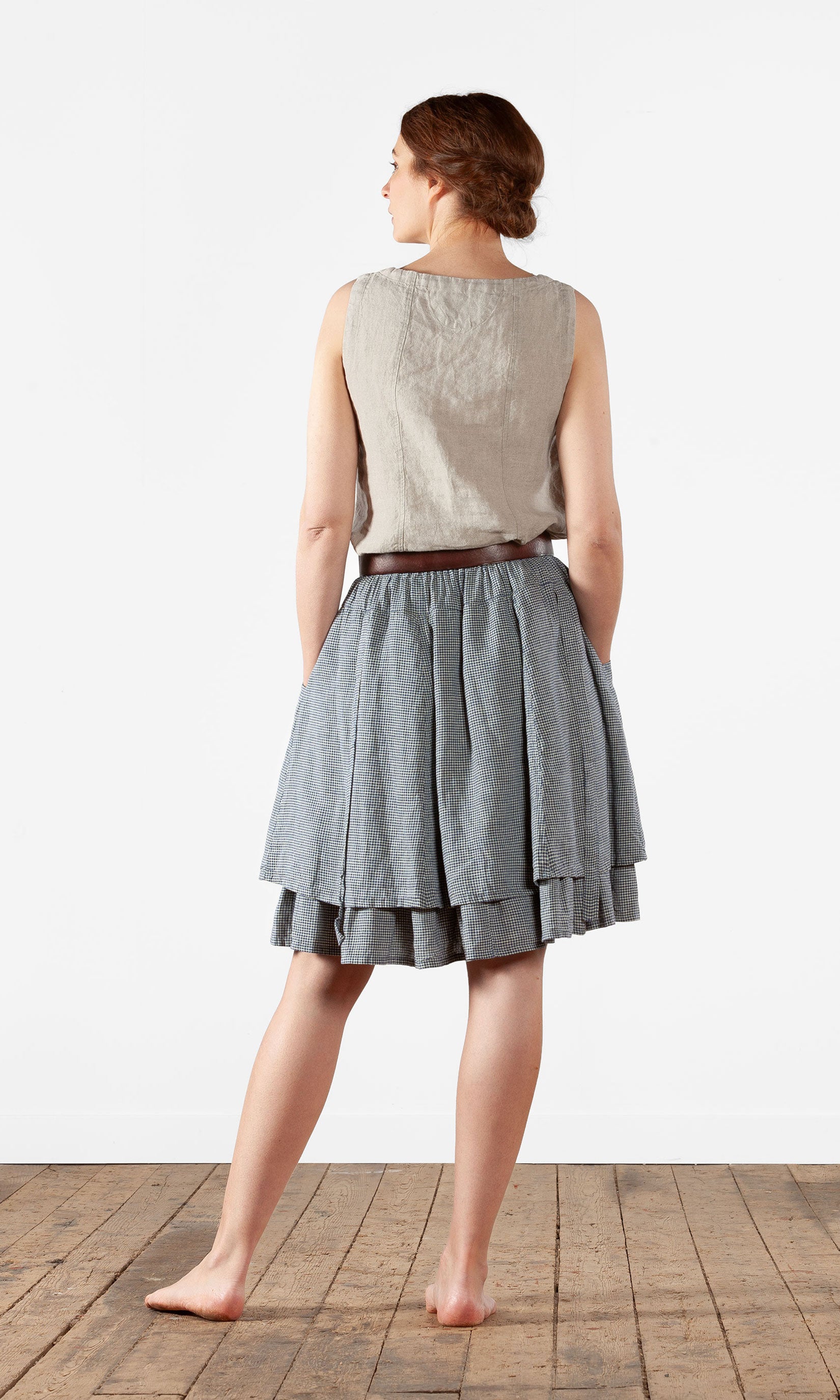 Short skirt with ruffle in hemp blend