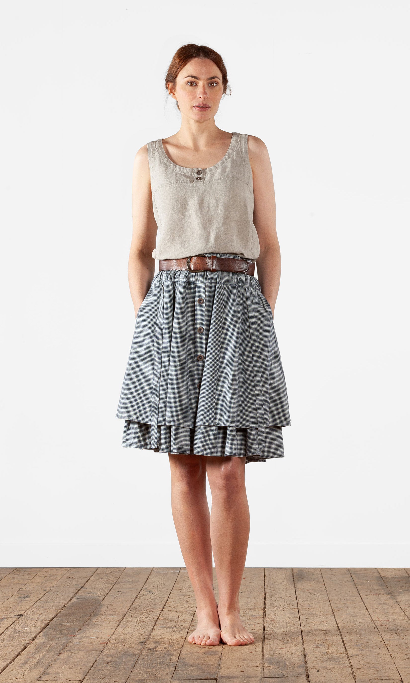 Short skirt with ruffle in hemp blend