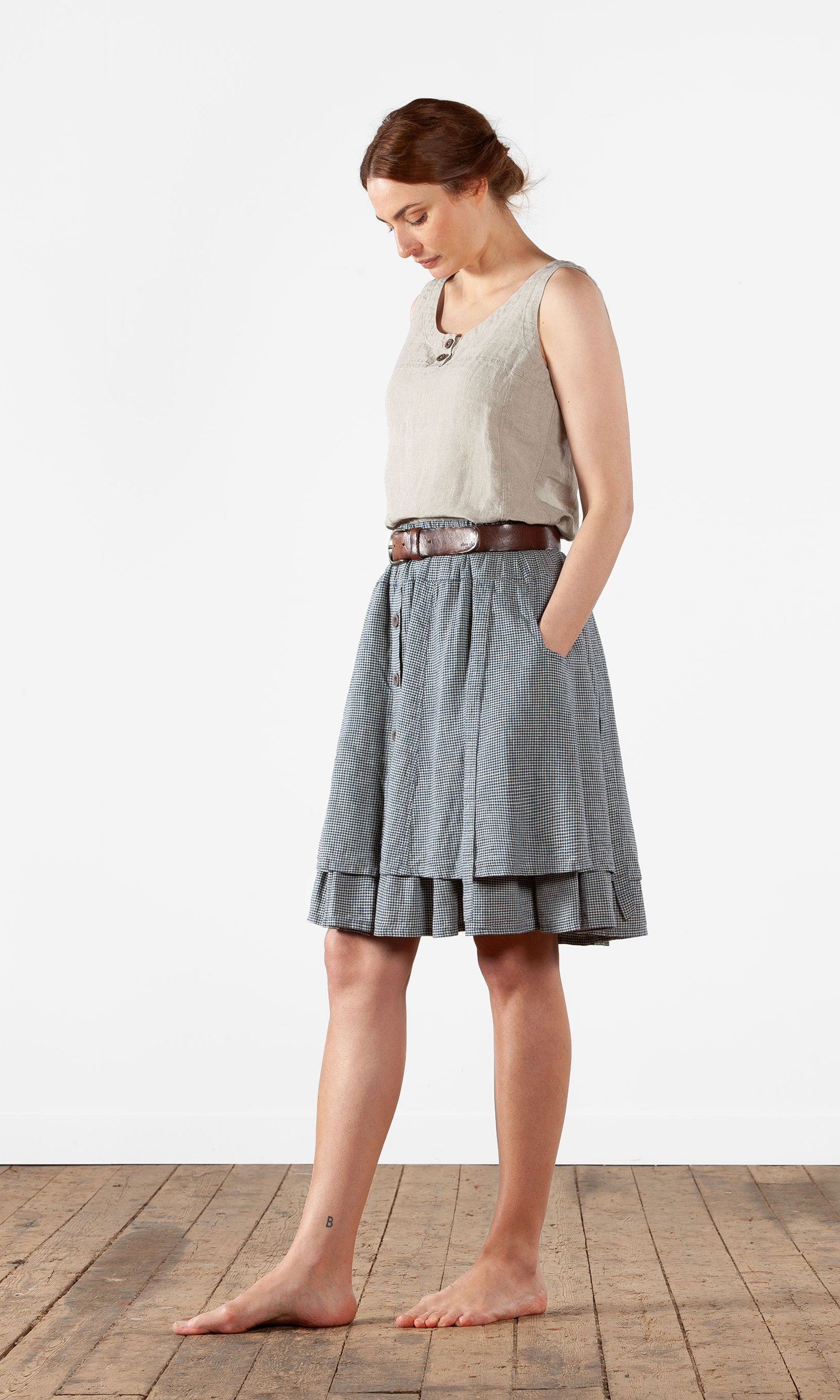 Short skirt with ruffle in hemp blend