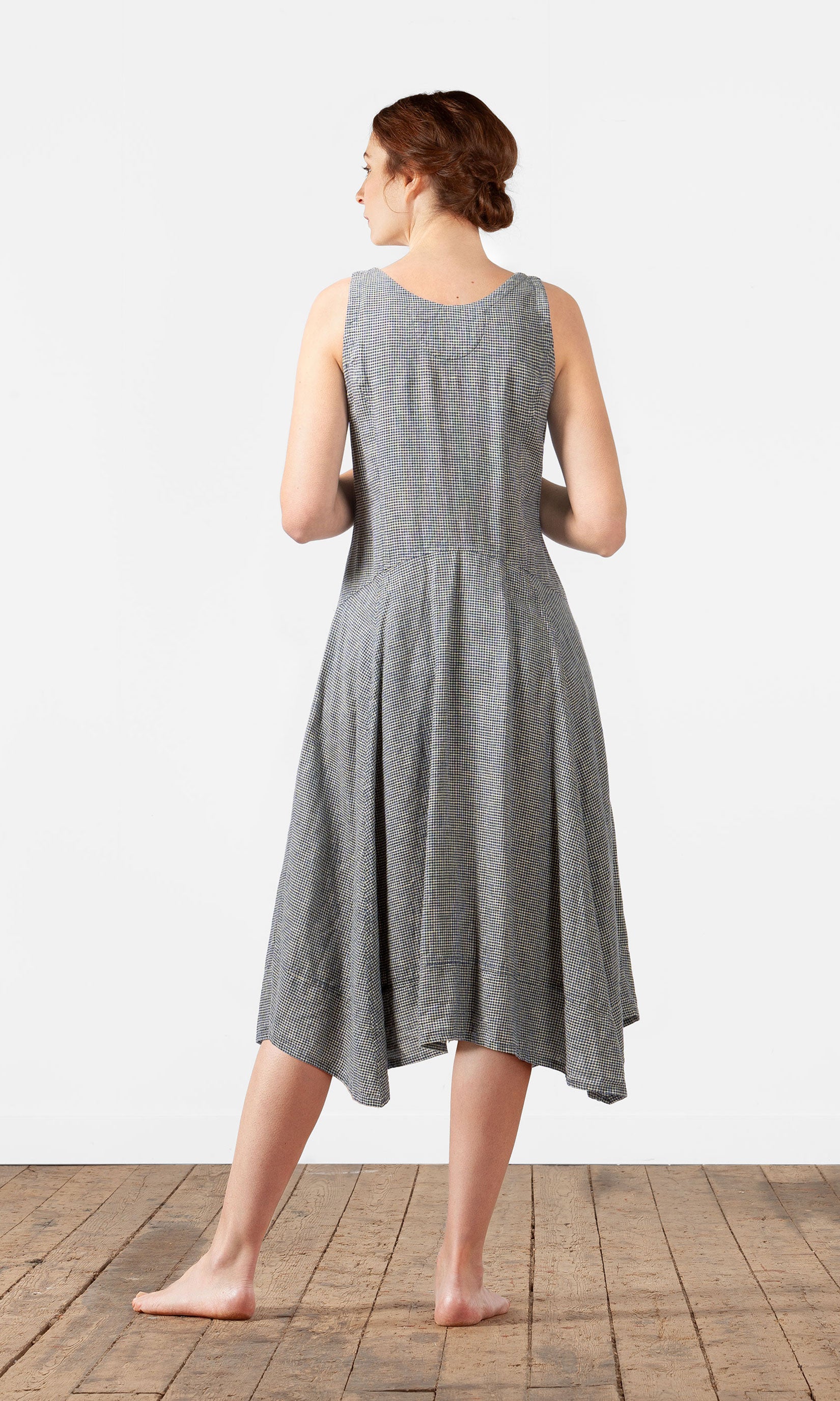 Ärmelloses Kleid mit Knöpfen aus Hanfmischung