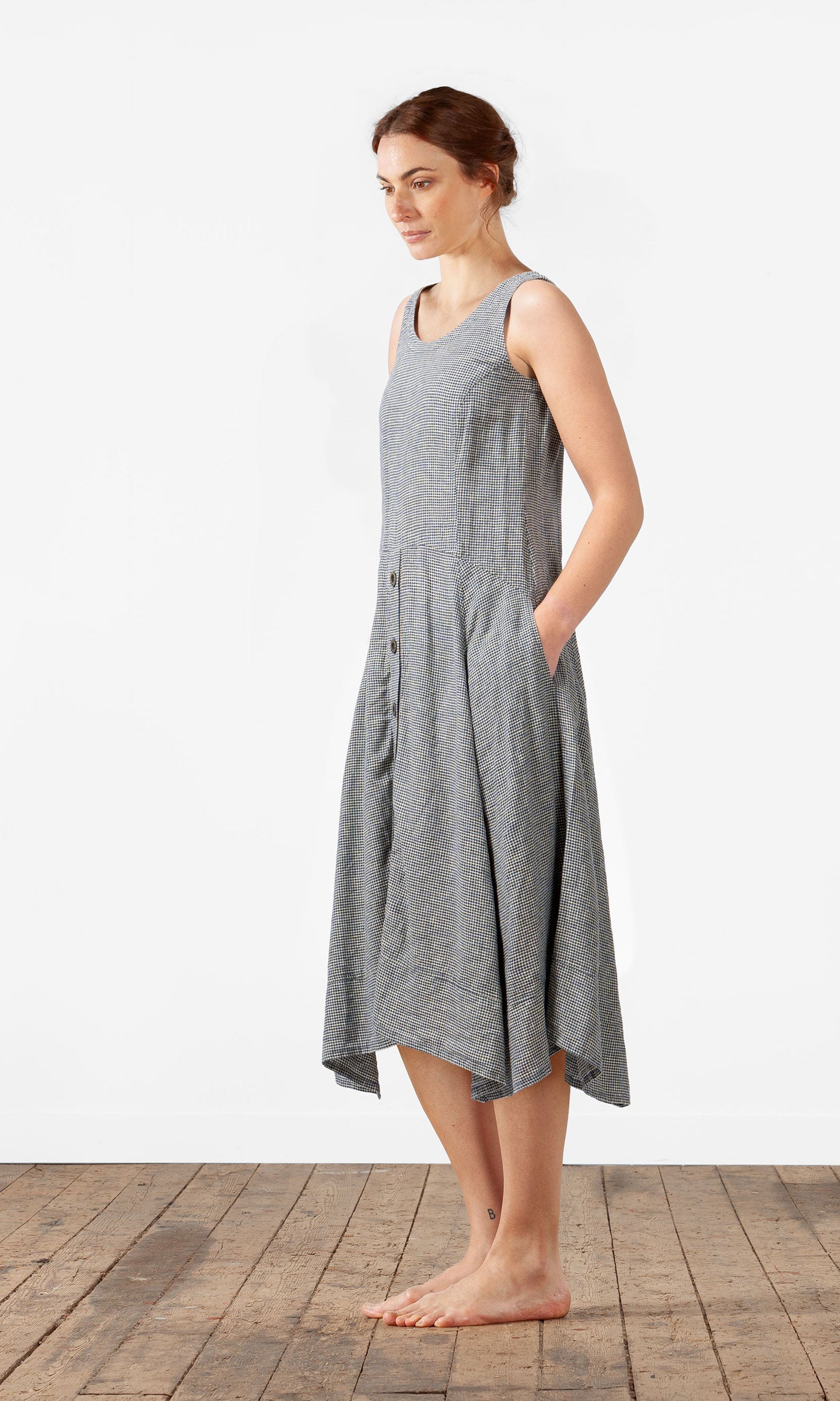 Ärmelloses Kleid mit Knöpfen aus Hanfmischung