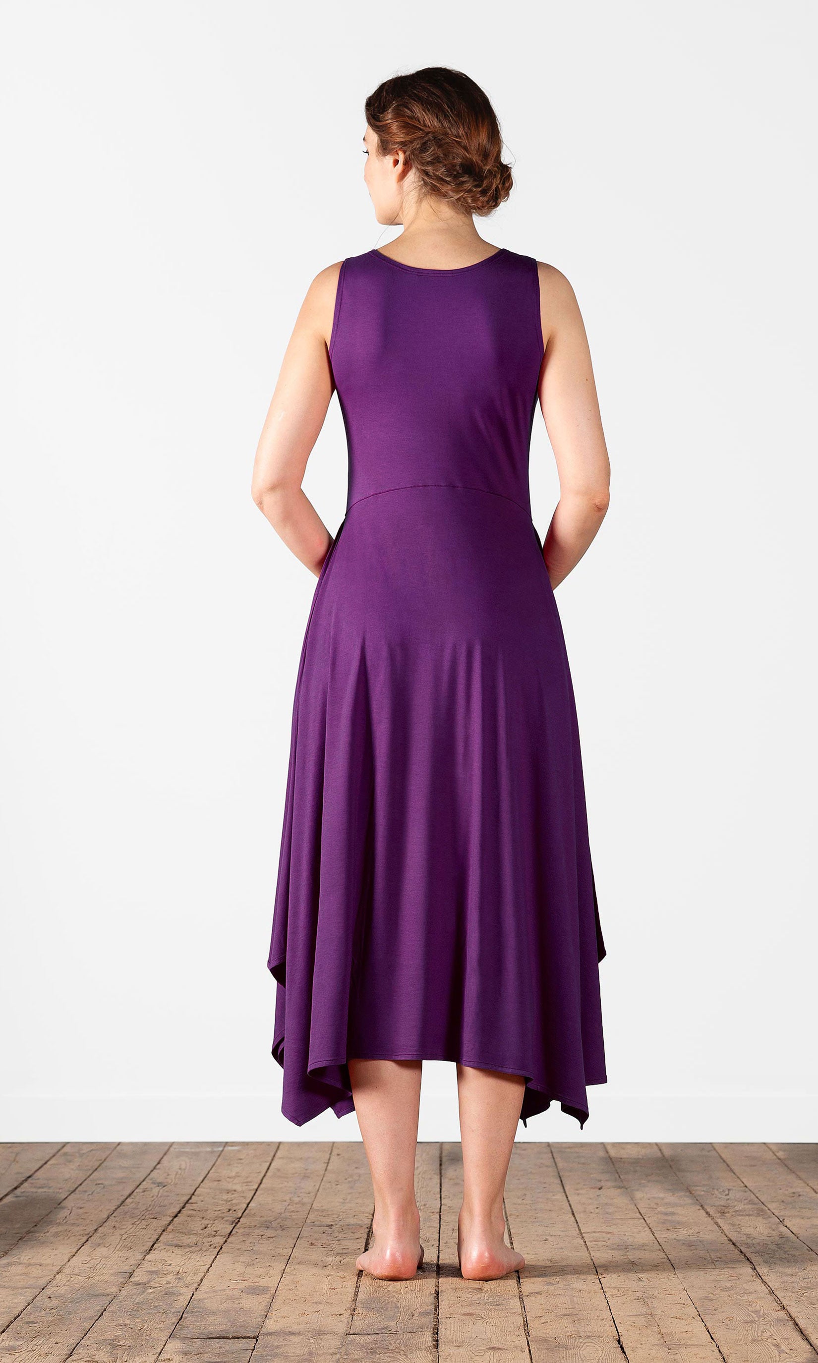 Ärmelloses Viskosekleid mit Schlag