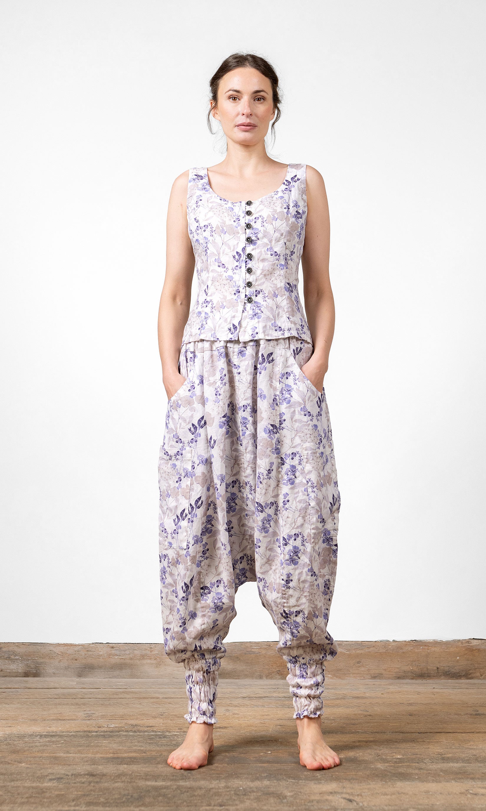 Linne med snörning i ryggen