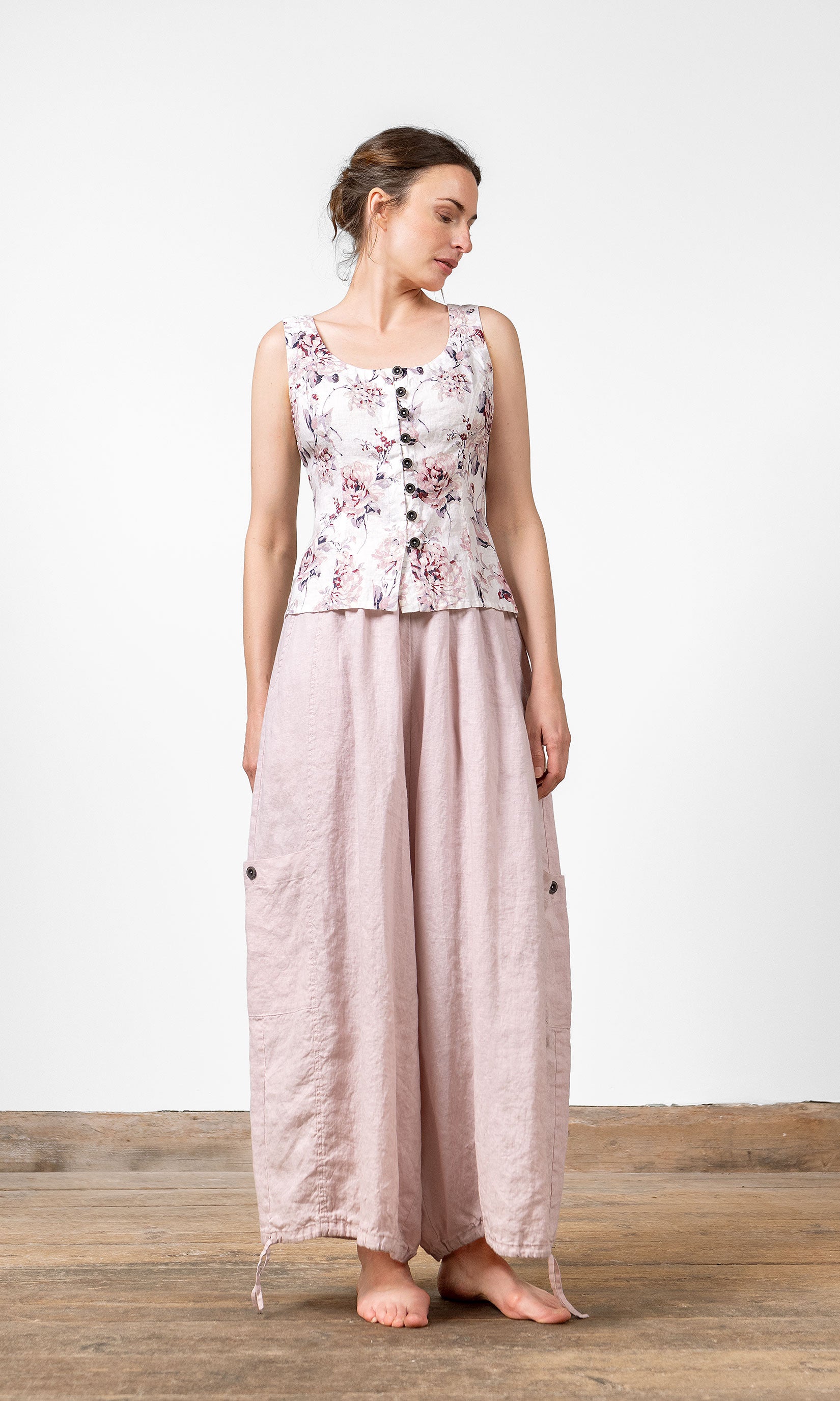 Linne med snörning i ryggen