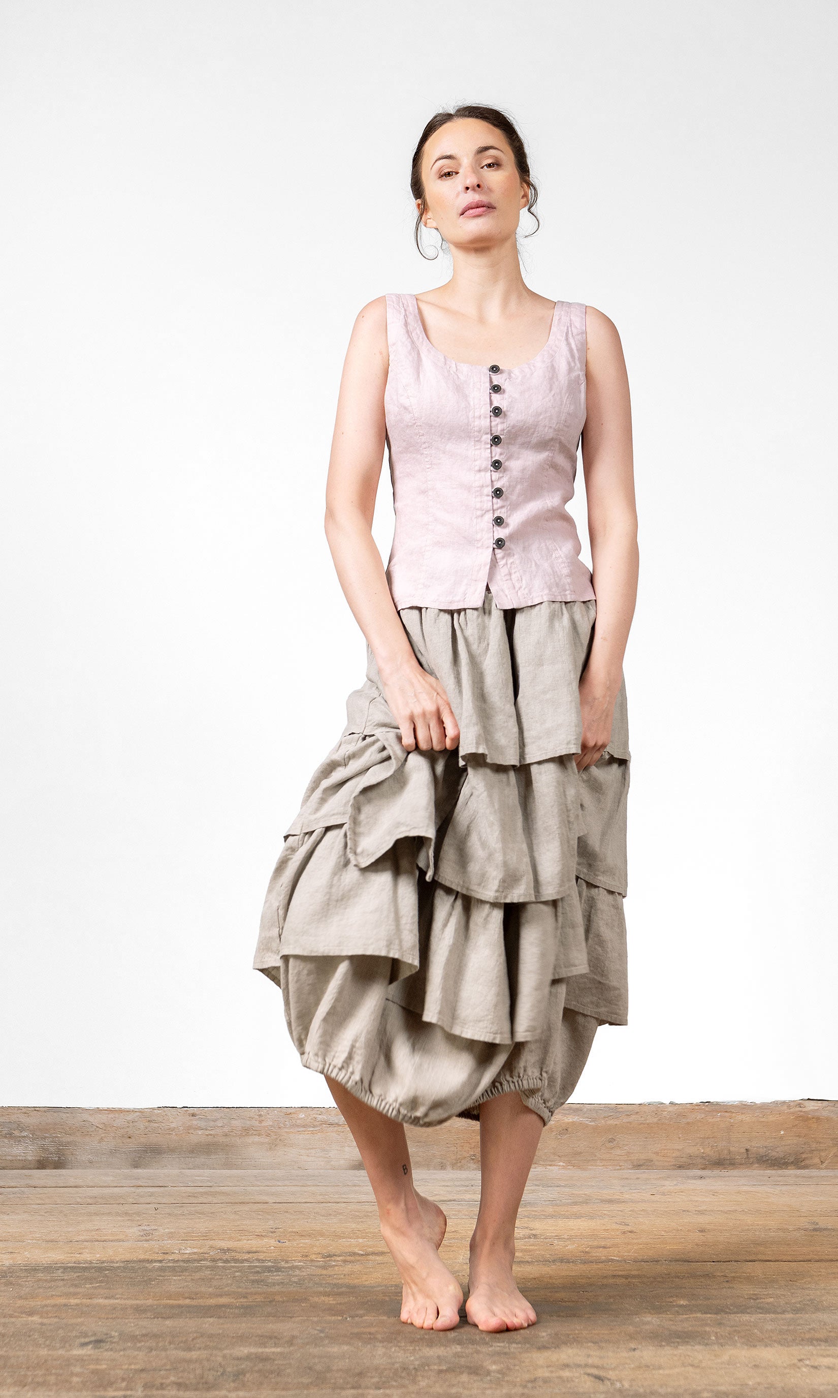 Linne med snörning i ryggen