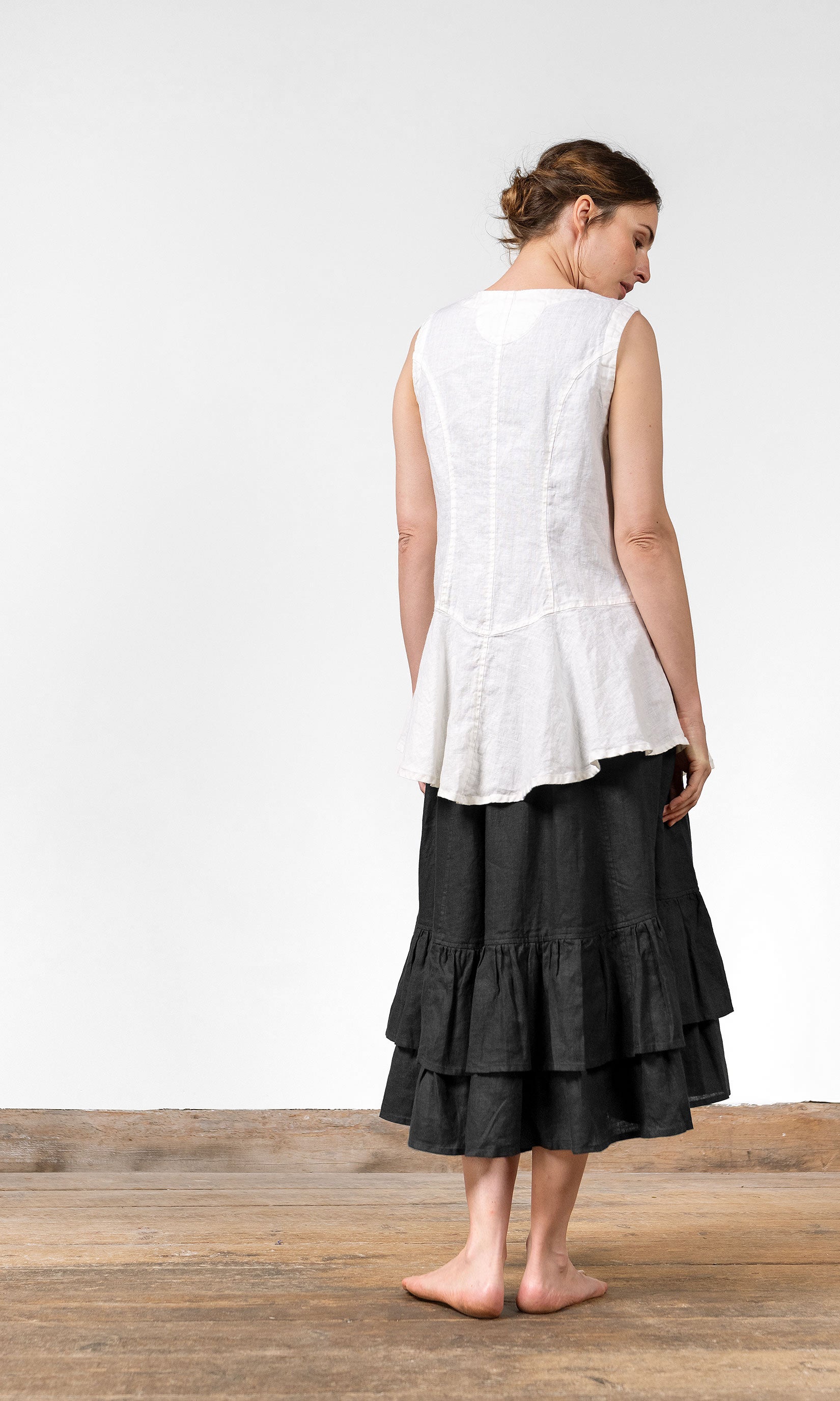 Linen vest with flared shape and front fastening