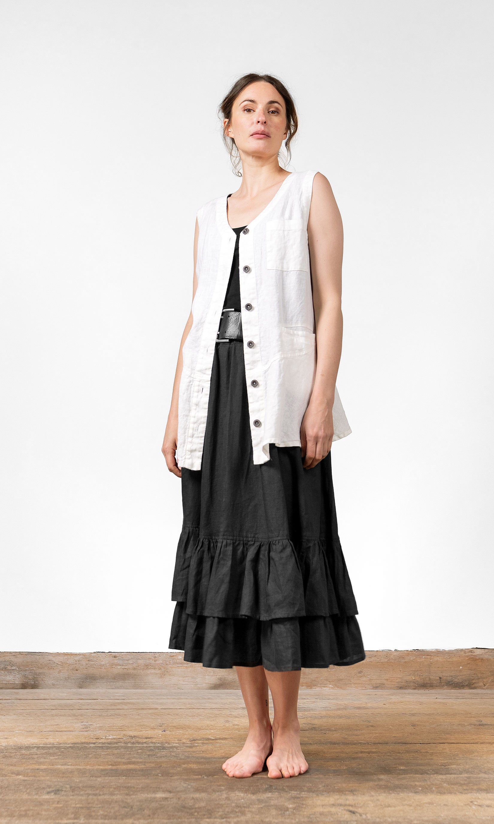 Linen vest with flared shape and front fastening