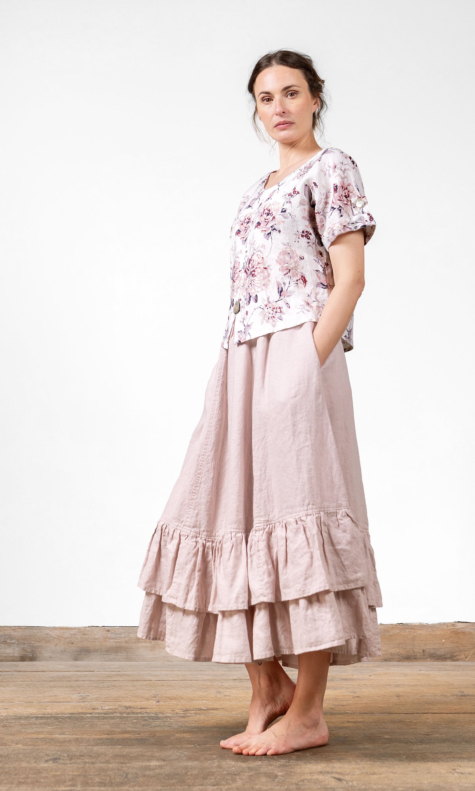 Kort linnetopp med pärlemorknappar