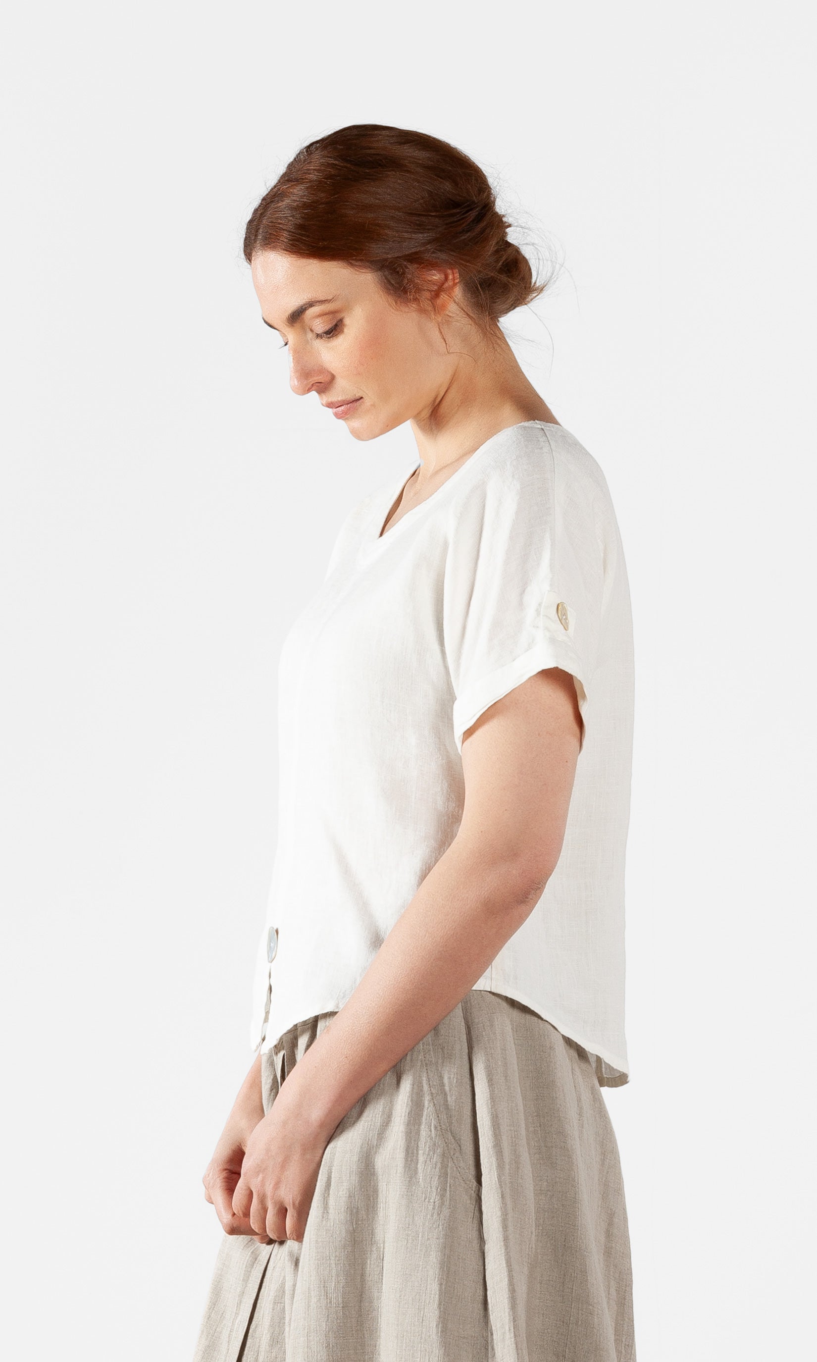 Kort linnetopp med pärlemorknappar