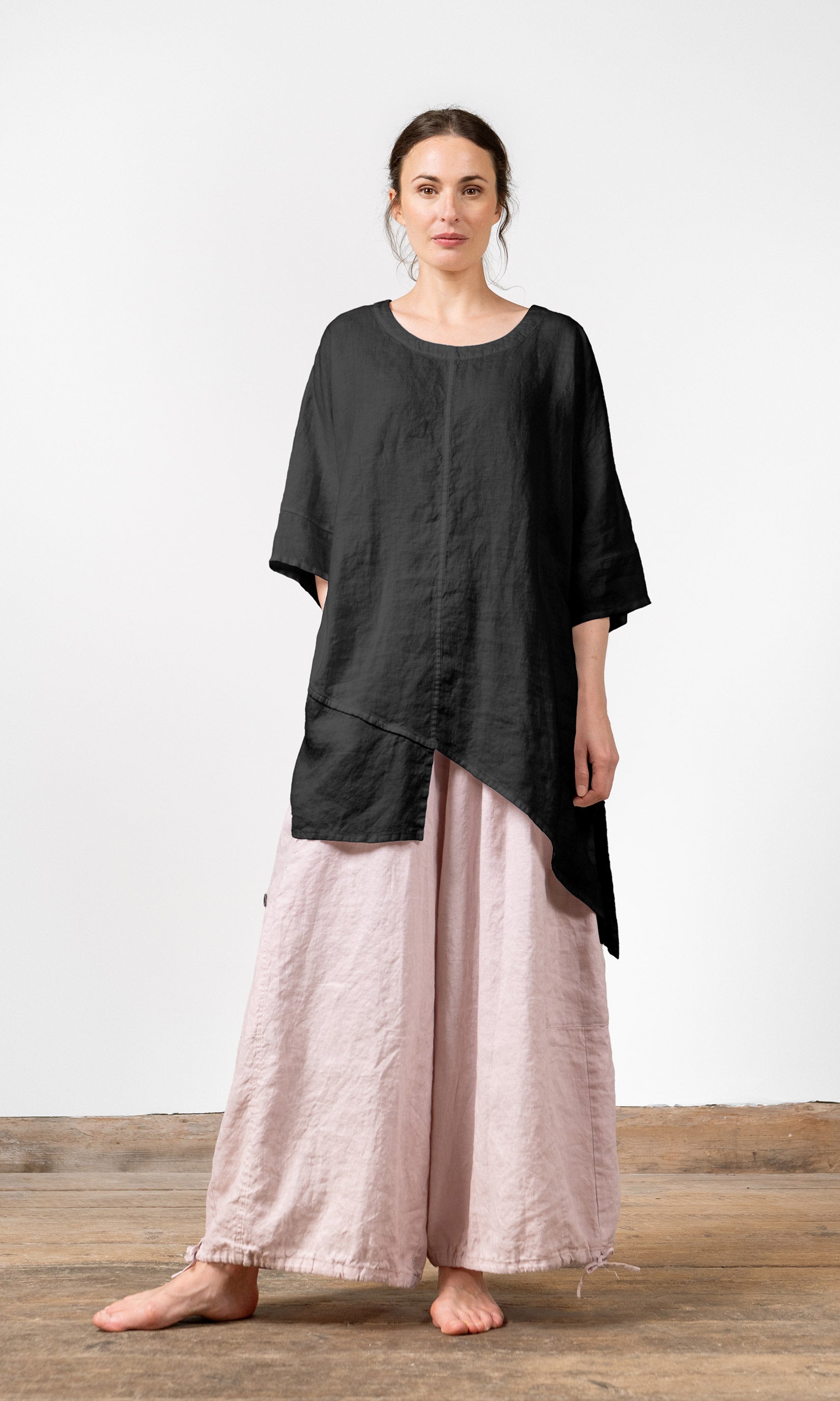 Lång linnetunika med asymmetrisk nederkant