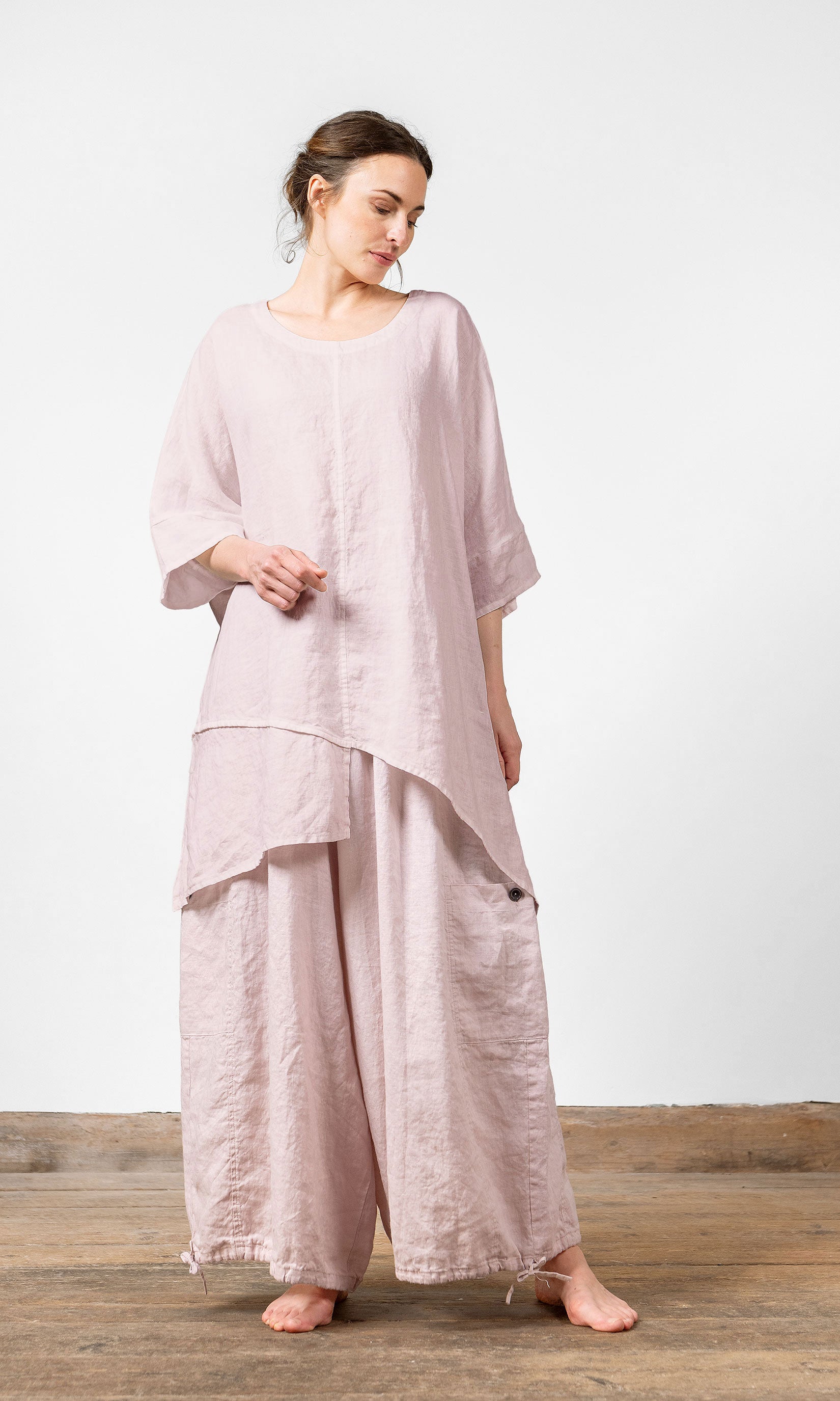 Lång linnetunika med asymmetrisk nederkant