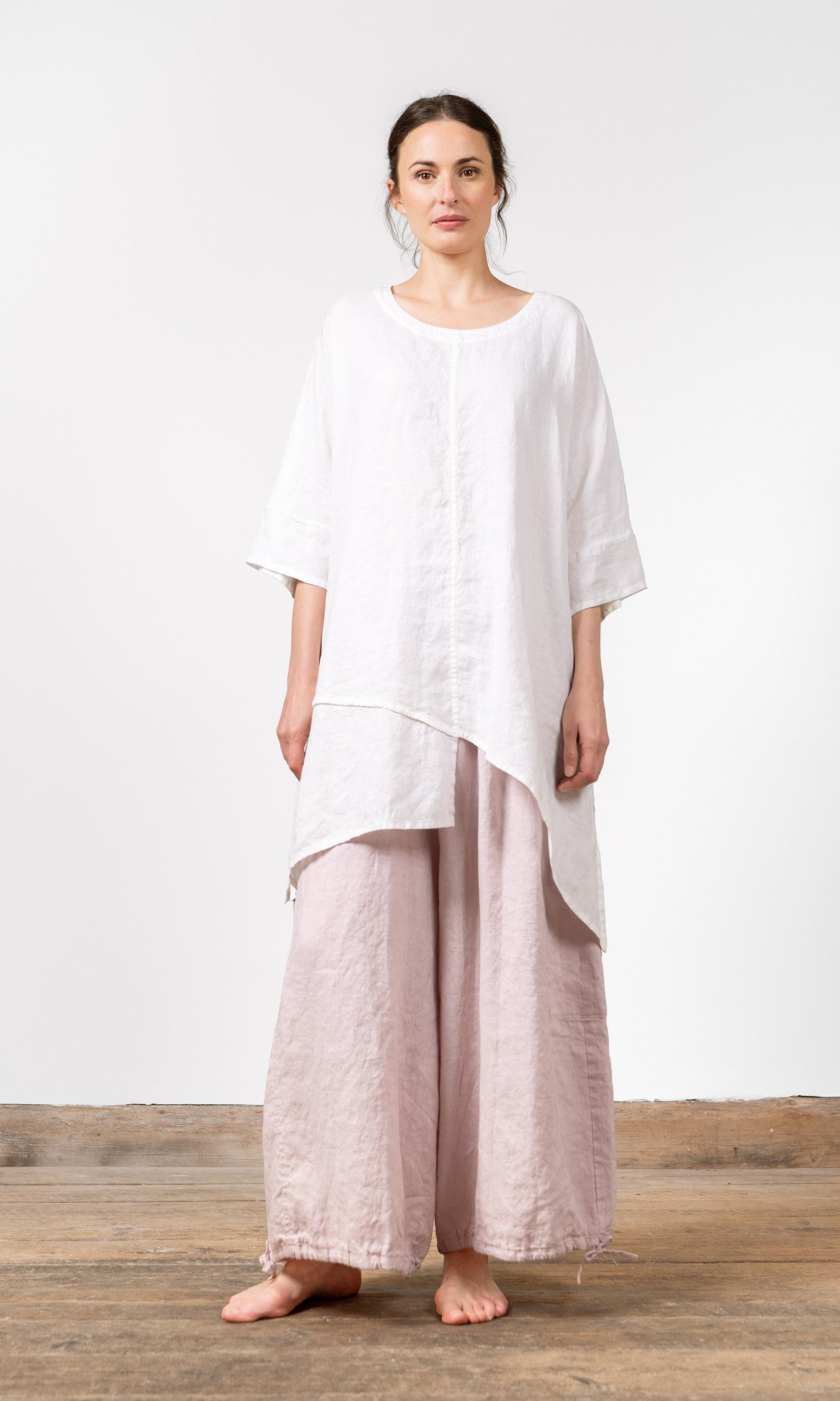 Lång linnetunika med asymmetrisk nederkant