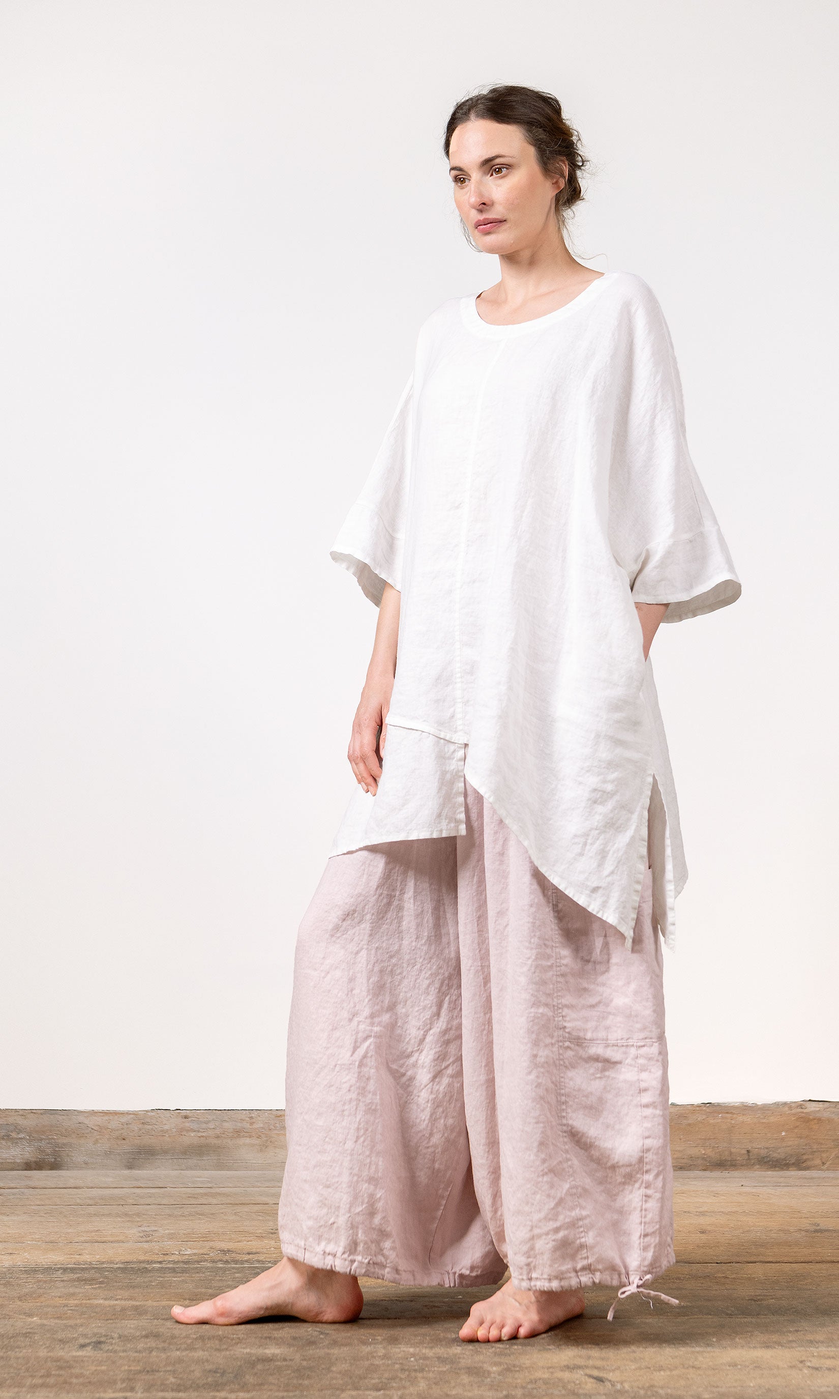 Lång linnetunika med asymmetrisk nederkant