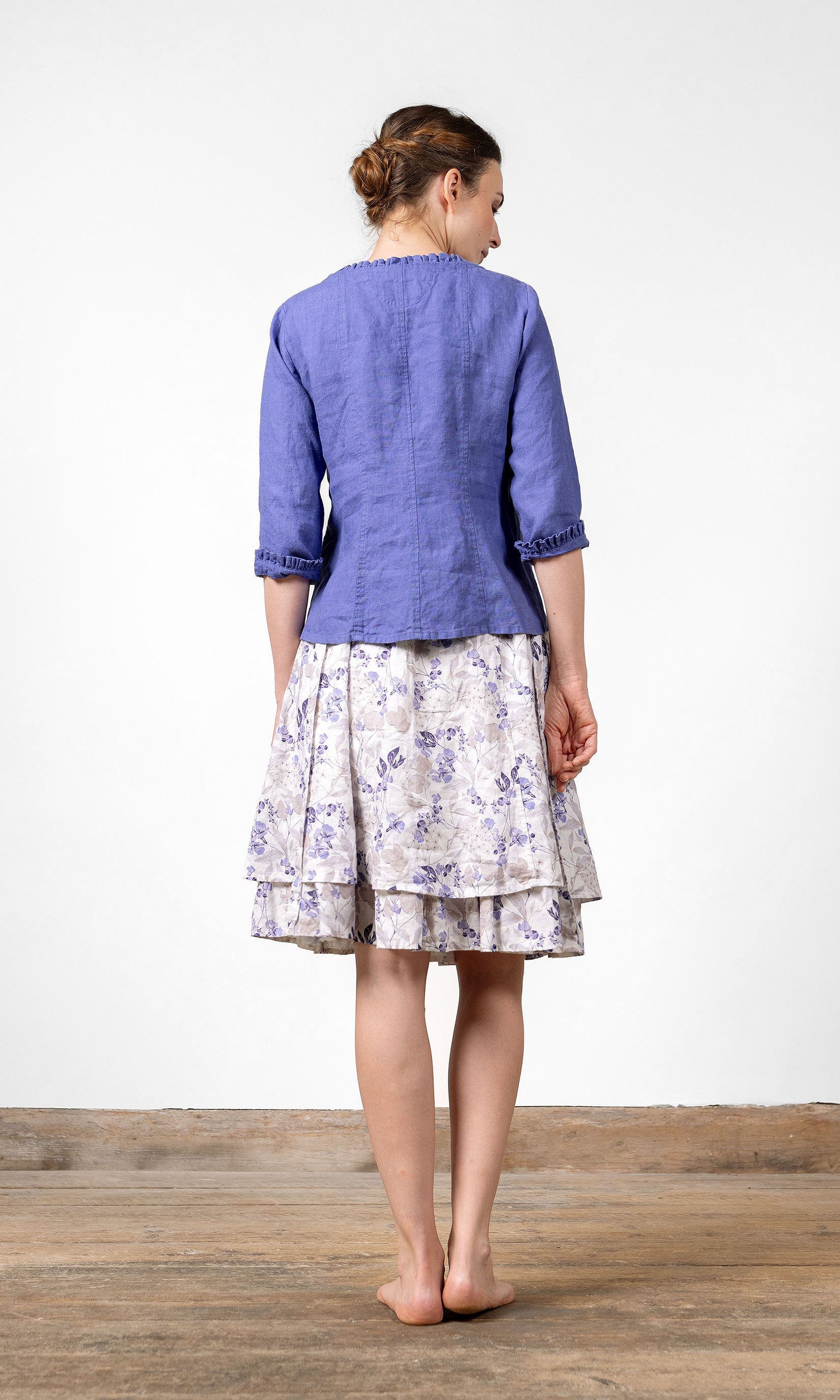 Linen blouse with fastening, ruffle details and three-quarter sleeve