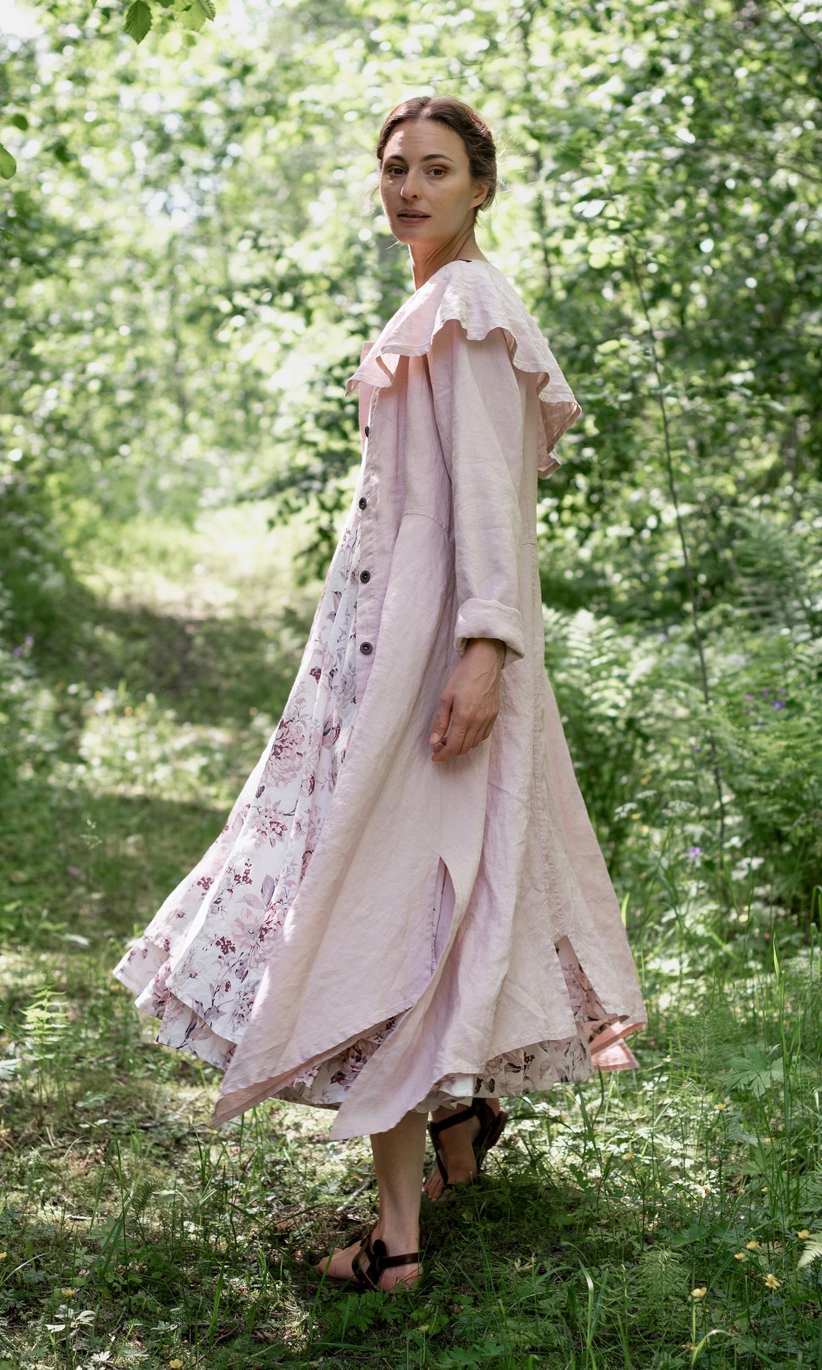 Fodrad lång linnekappa med krage