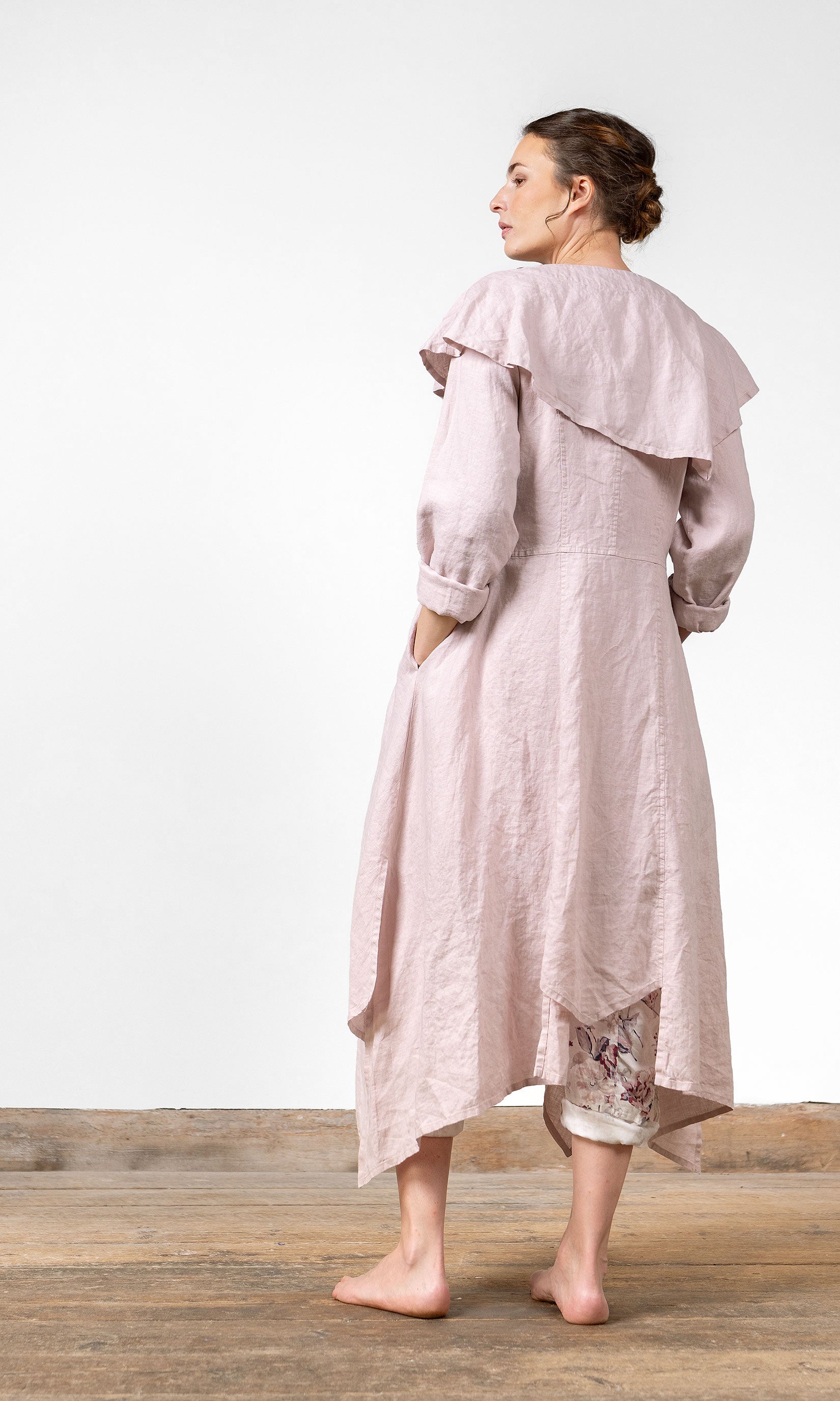 Fodrad lång linnekappa med krage